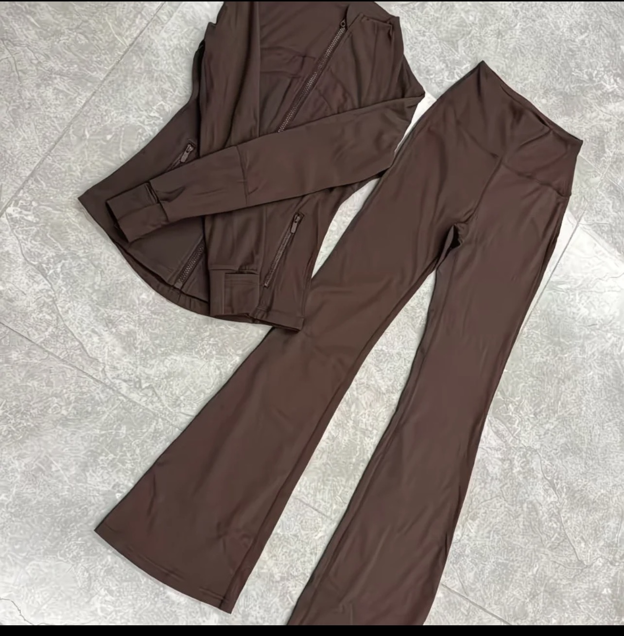 Ensemble de vêtements de sport rose pâle