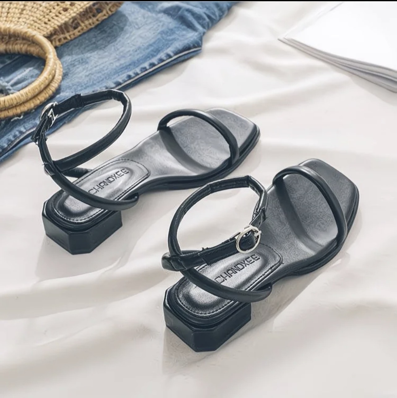 Sandales à talon carré