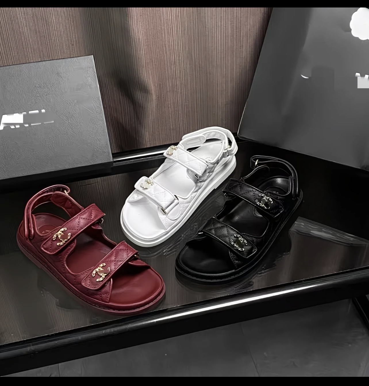 Sandales Chanel en cuir 