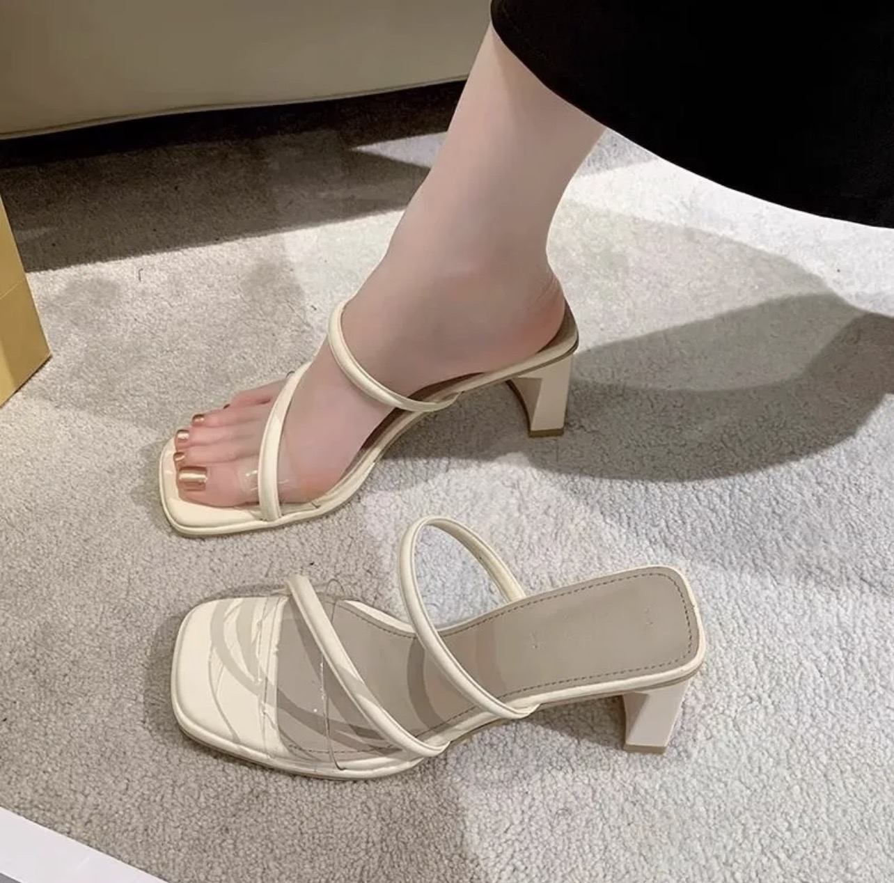 Sandales à talon carré