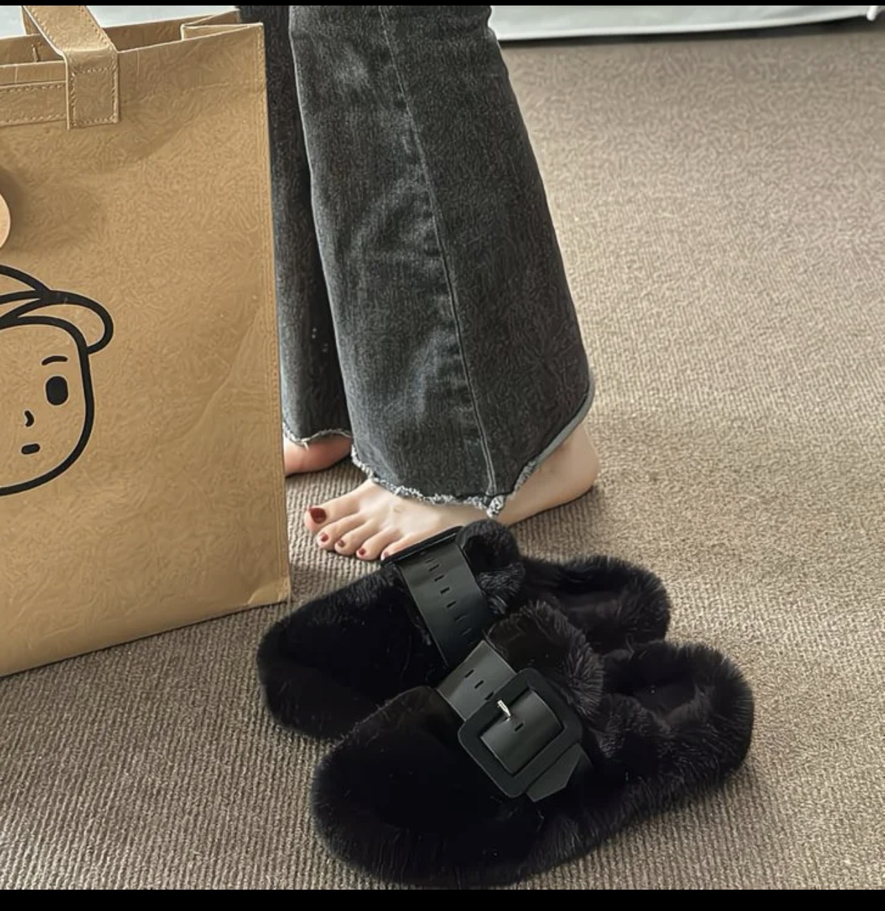 Mules en fourrure noire