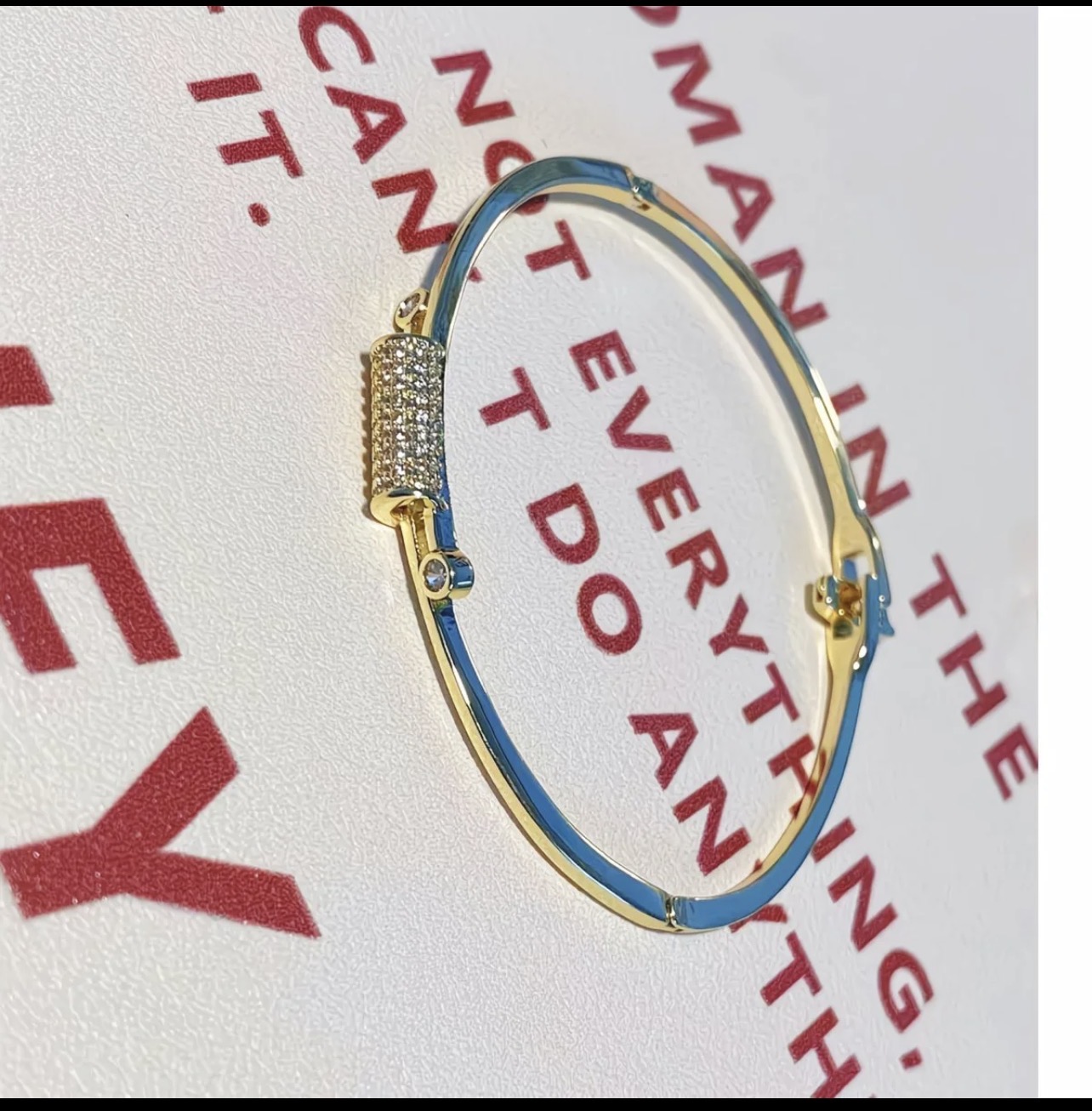 Bracelet doré élégant