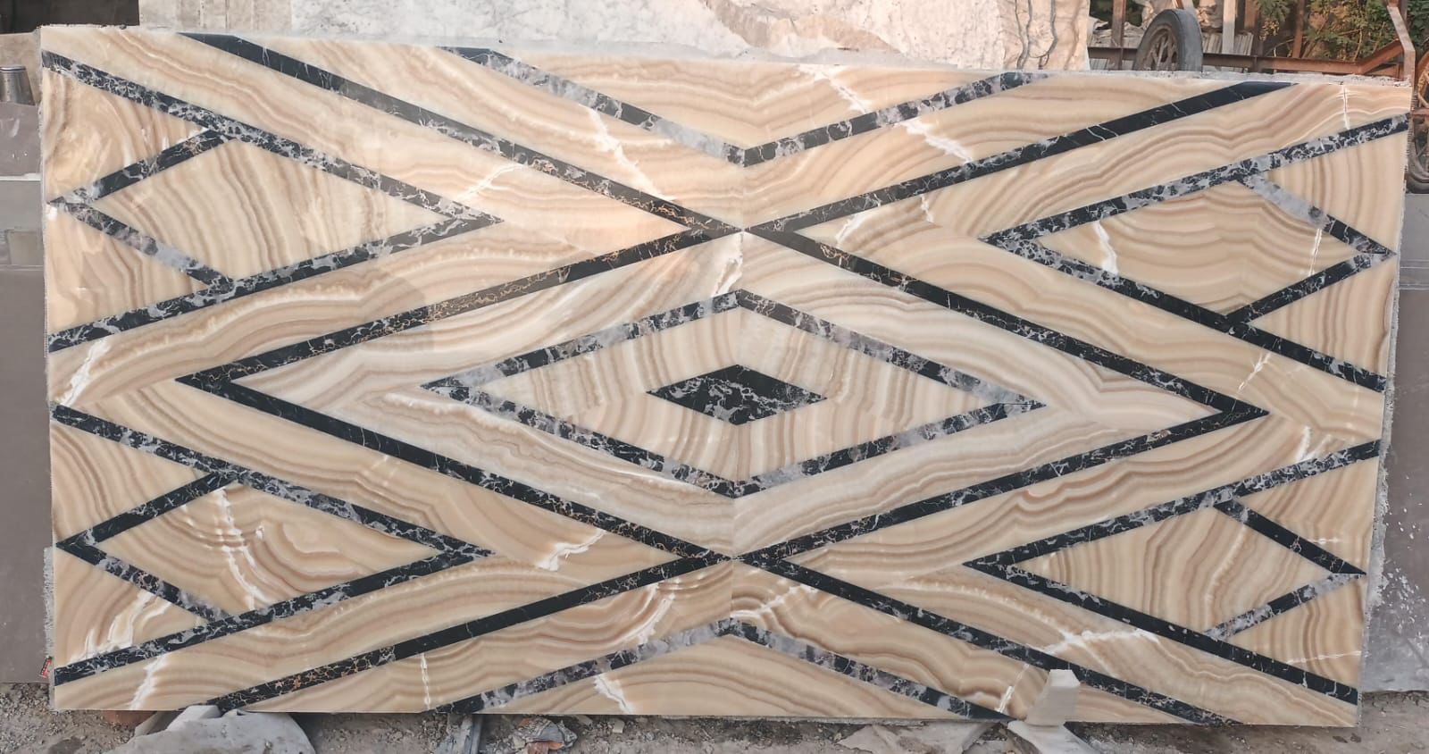 Onyx Geometric Table