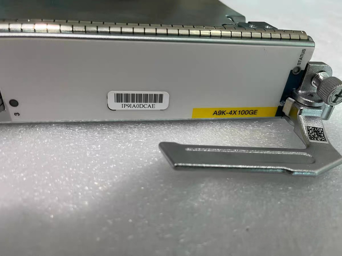 CISCO REF-A9K-4X100GE  QSFP Line card used