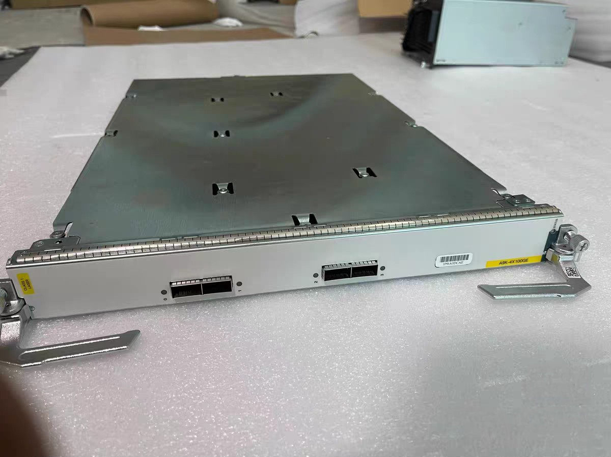 CISCO REF-A9K-4X100GE  QSFP Line card used