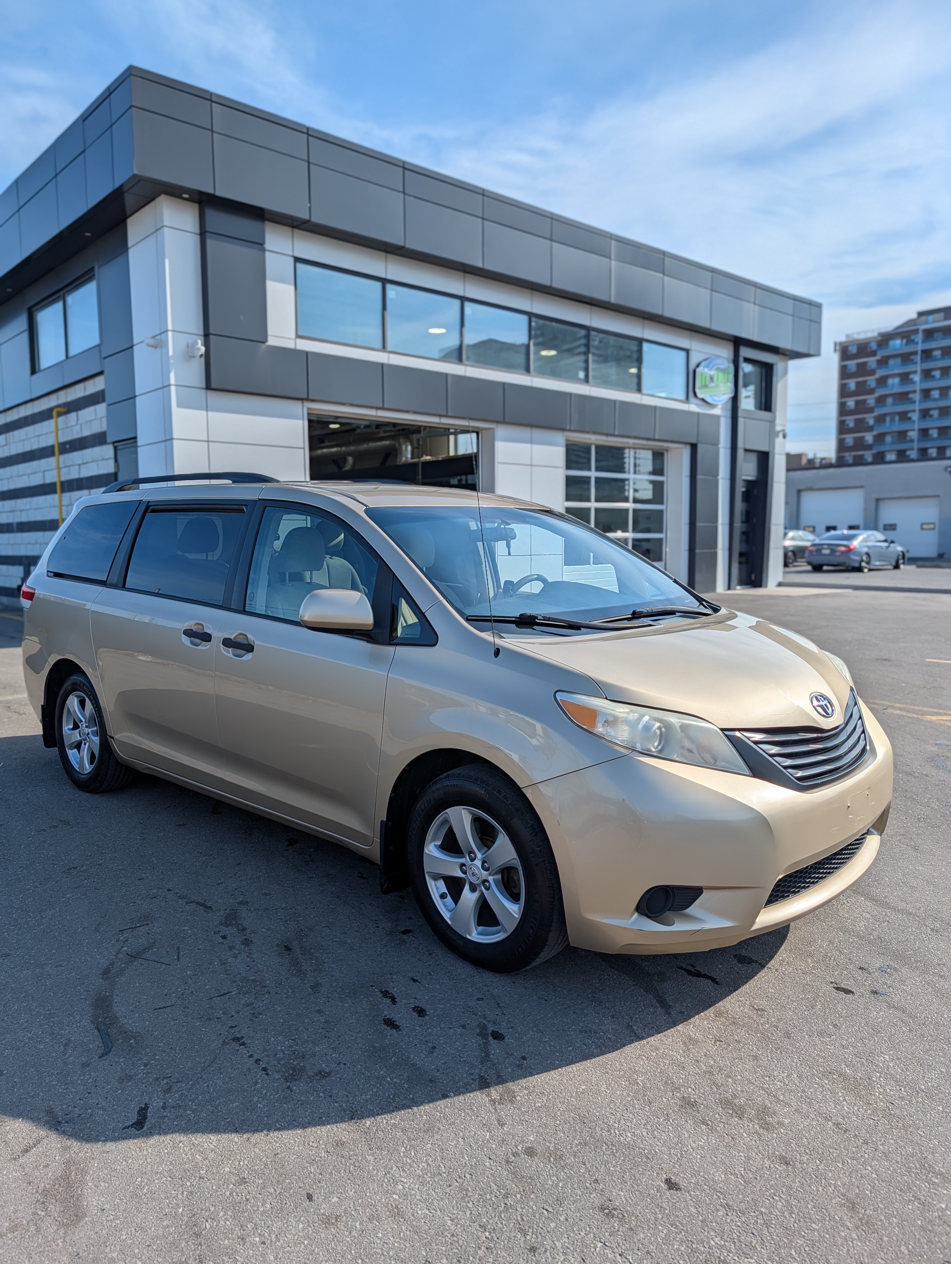 2011 Sienna FWD V6 7 Passenger