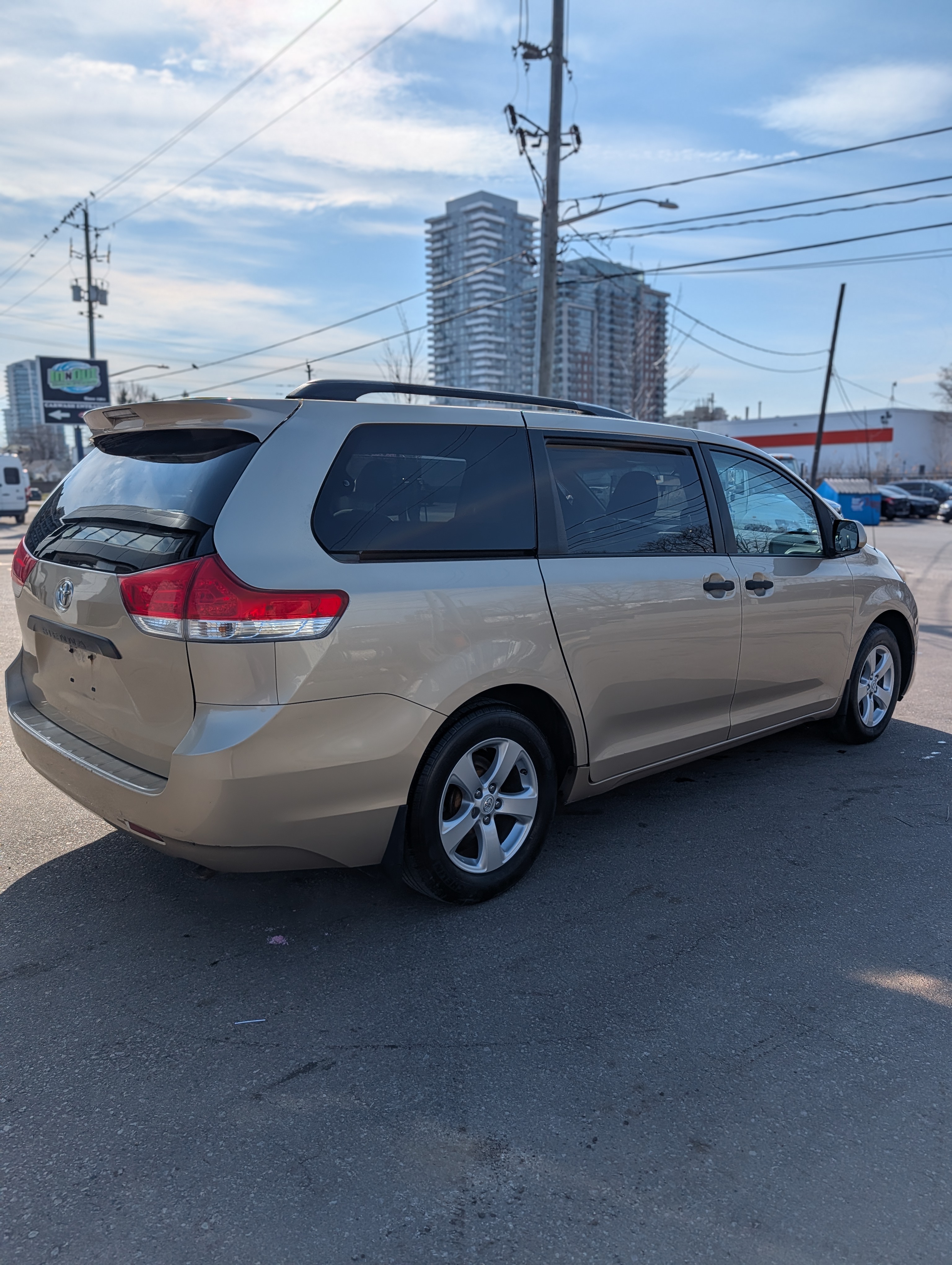 2011 Sienna FWD V6 7 Passenger