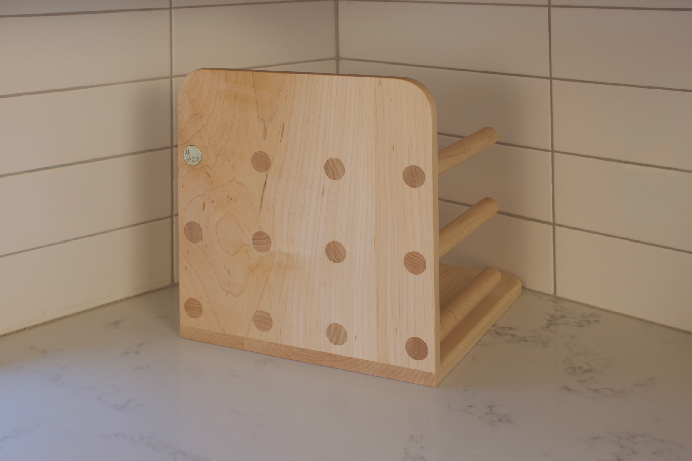 Cantilever wine rack