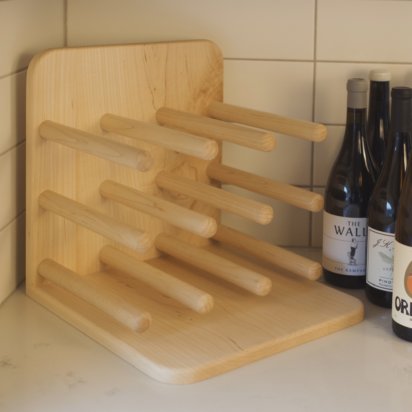 Cantilever wine rack