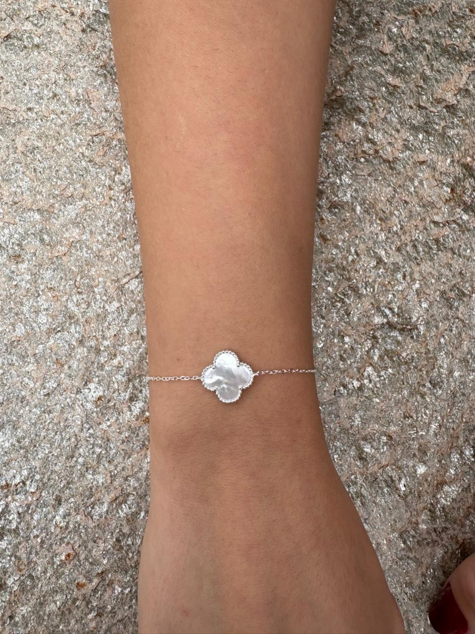 Pulseira Trevo em Madreperola