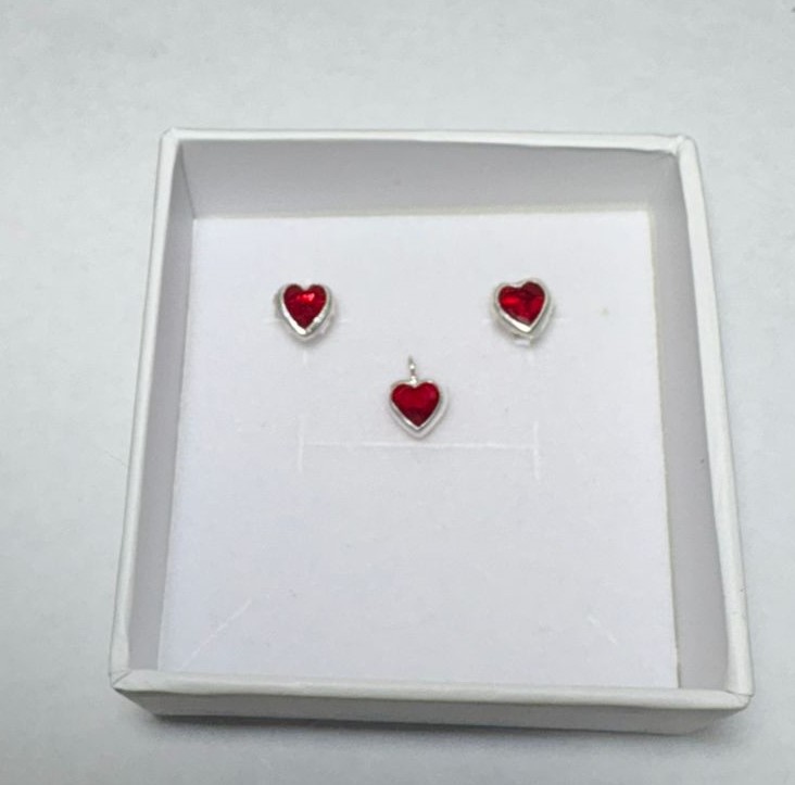 Conjunto de brincos e pingente de coração vermelho, não acompanha corrente