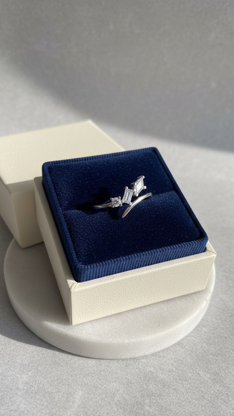 Anel de prata com pedras de zircônia