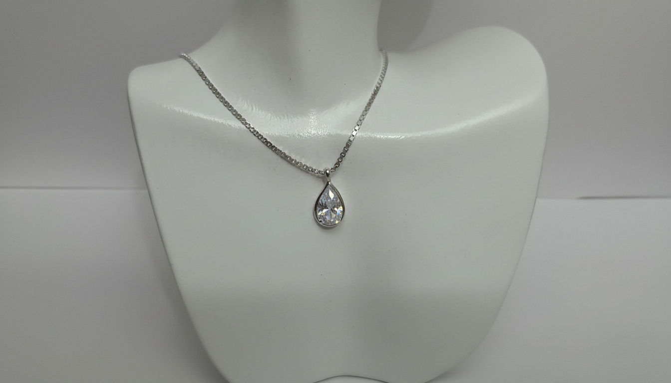 Colar de prata com pingente ponto de luz