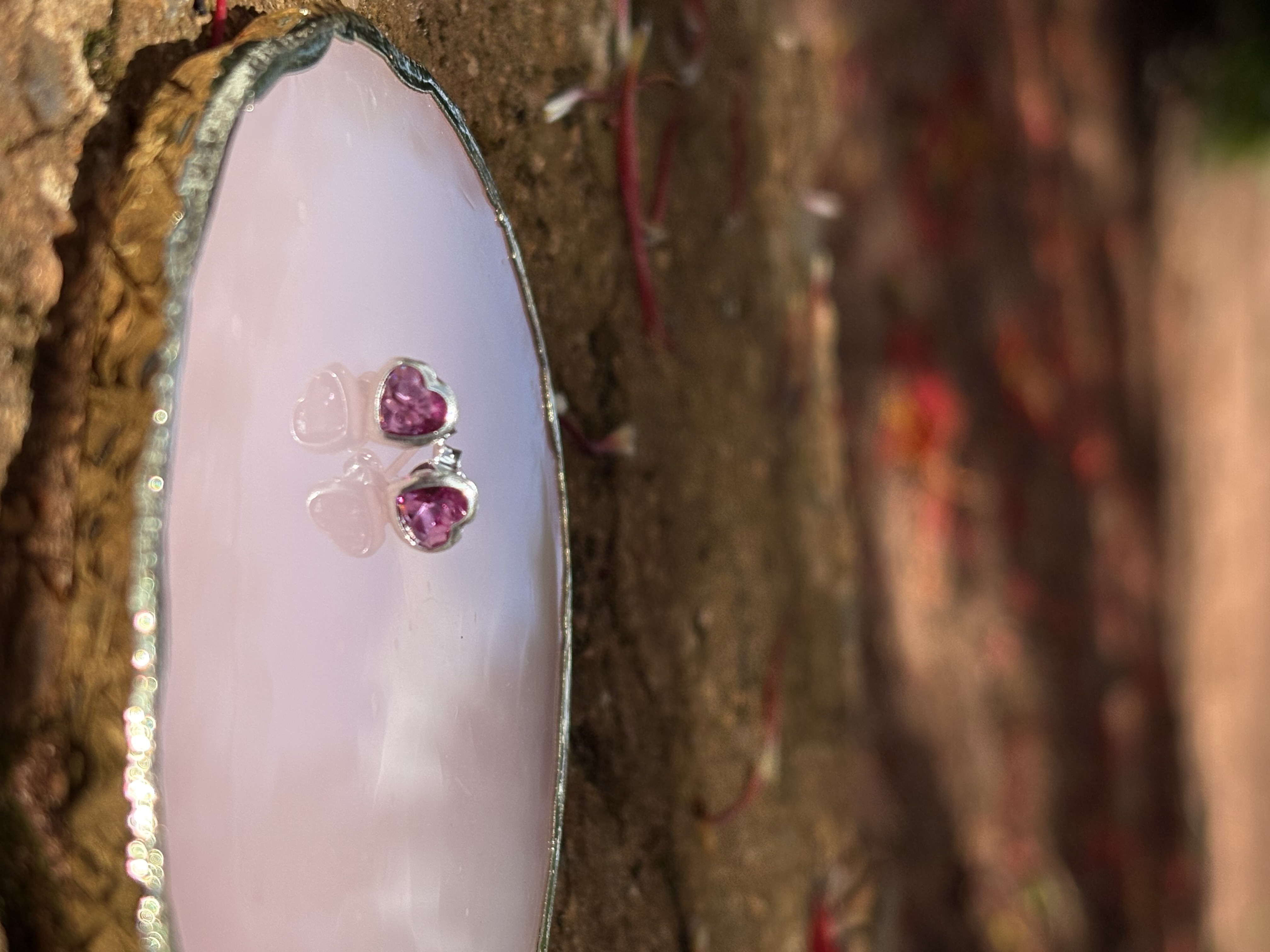 Brincos de coração lilás