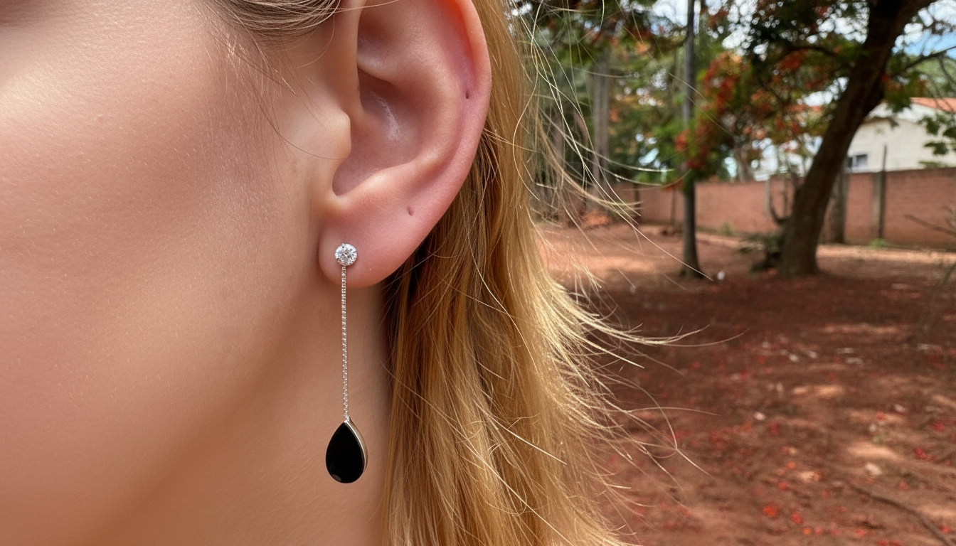 Brinco elegante com gota em Ônix