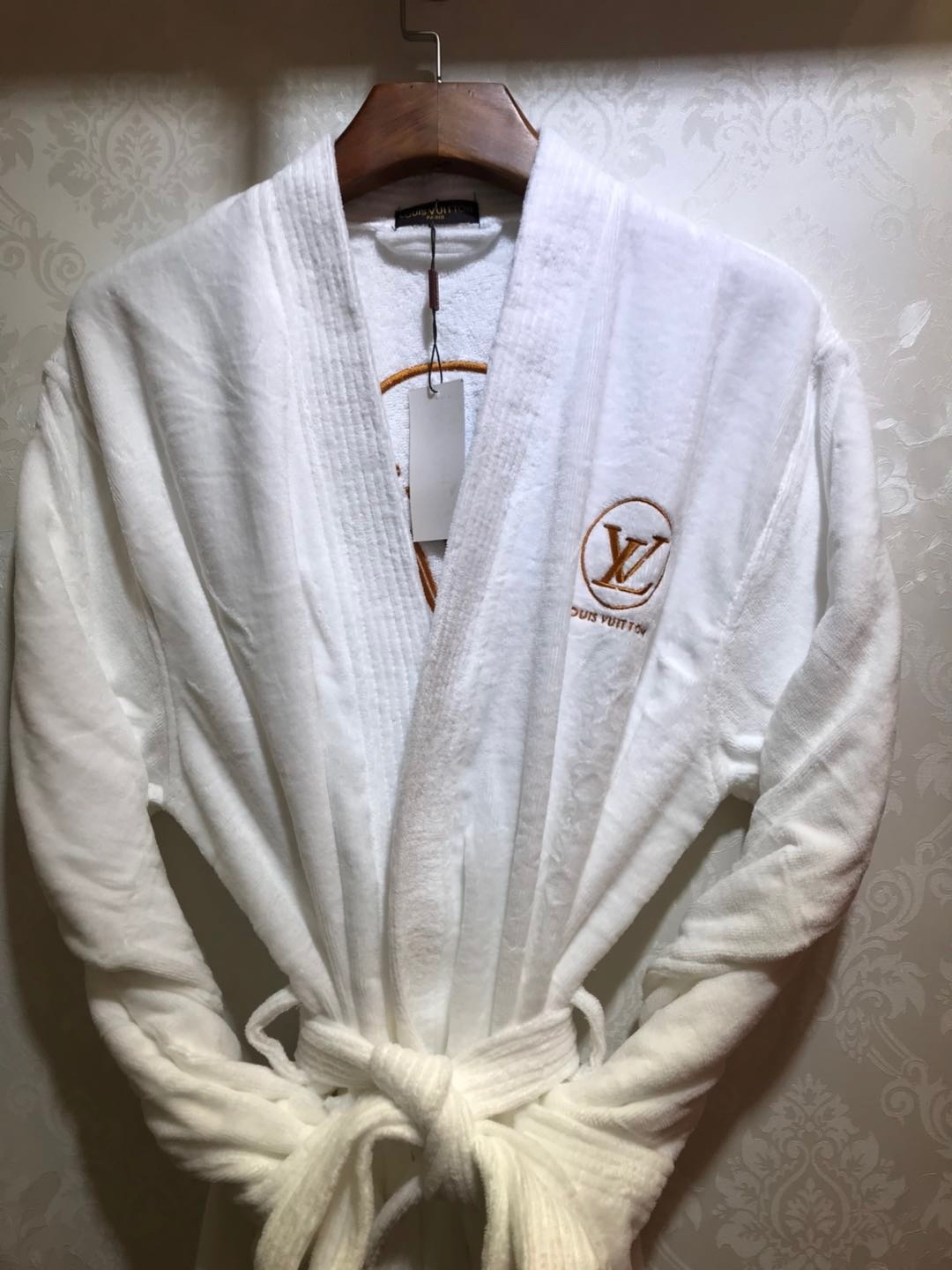 One-Size Unisex cotton blend Bathrobe – Soft & Comfortable