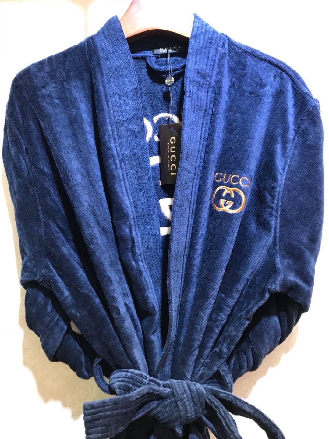 One-Size Unisex Bathrobe – Soft & Comfortable
