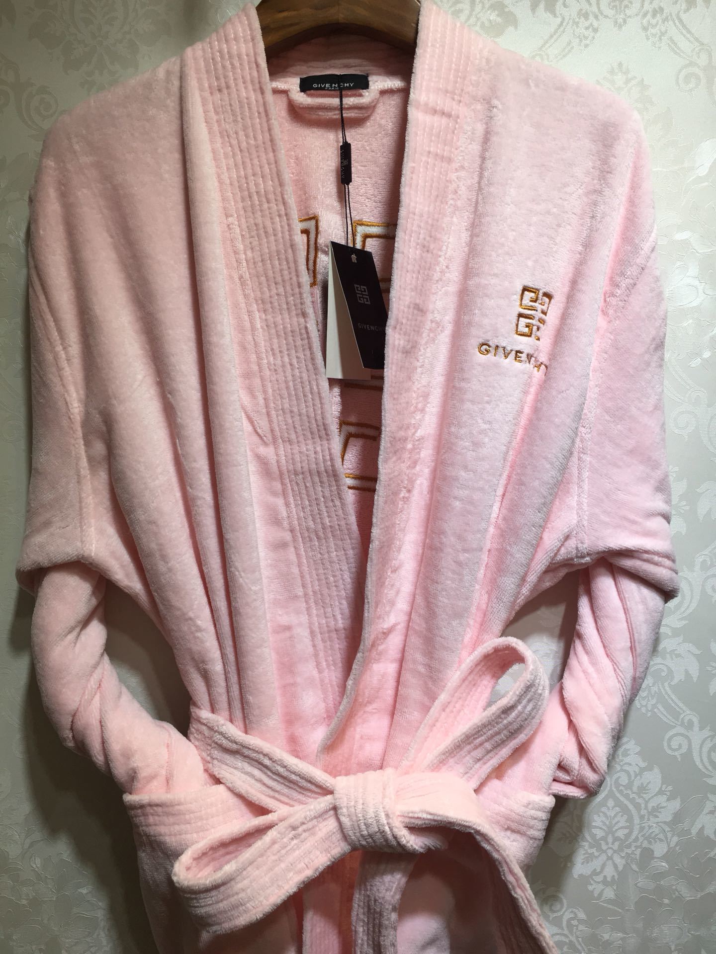 One-Size Unisex cotton blend Bathrobe – Soft & Comfortable