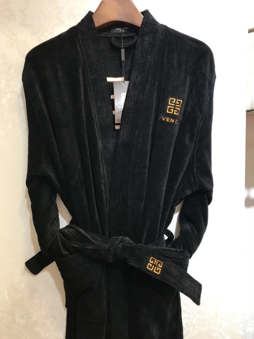 One-Size Unisex cotton blend Bathrobe – Soft & Comfortable