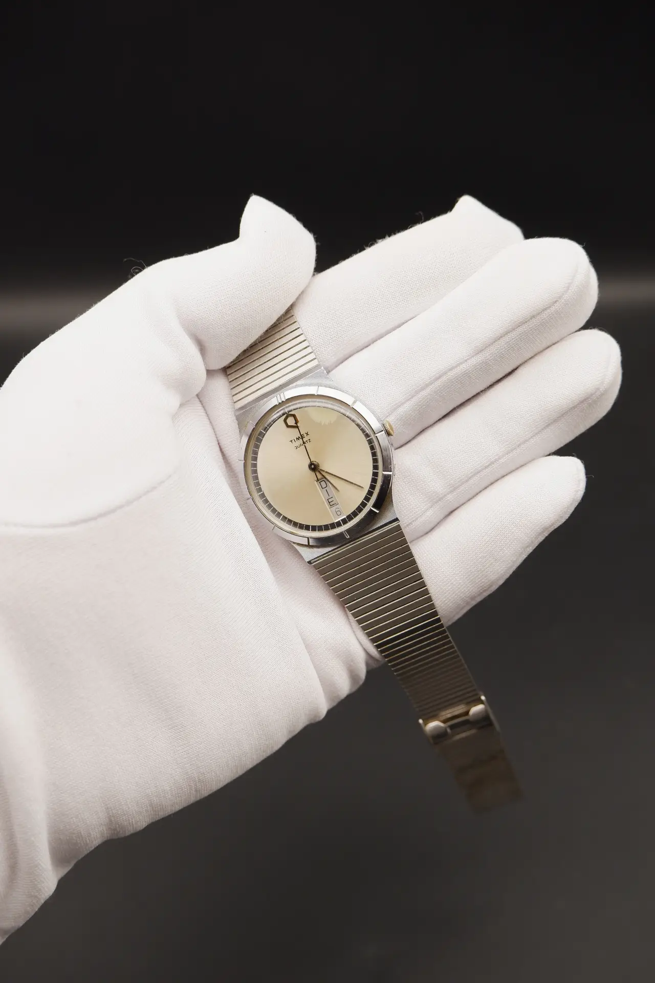 Timex Q "Big Q" Quartz - Cream Dial (1970s)