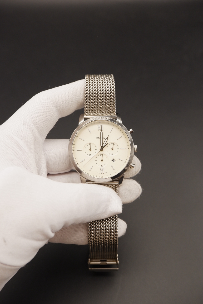 Fossil Neutra Chronograph - Cream Dial, Mesh Bracelet (FS5380)