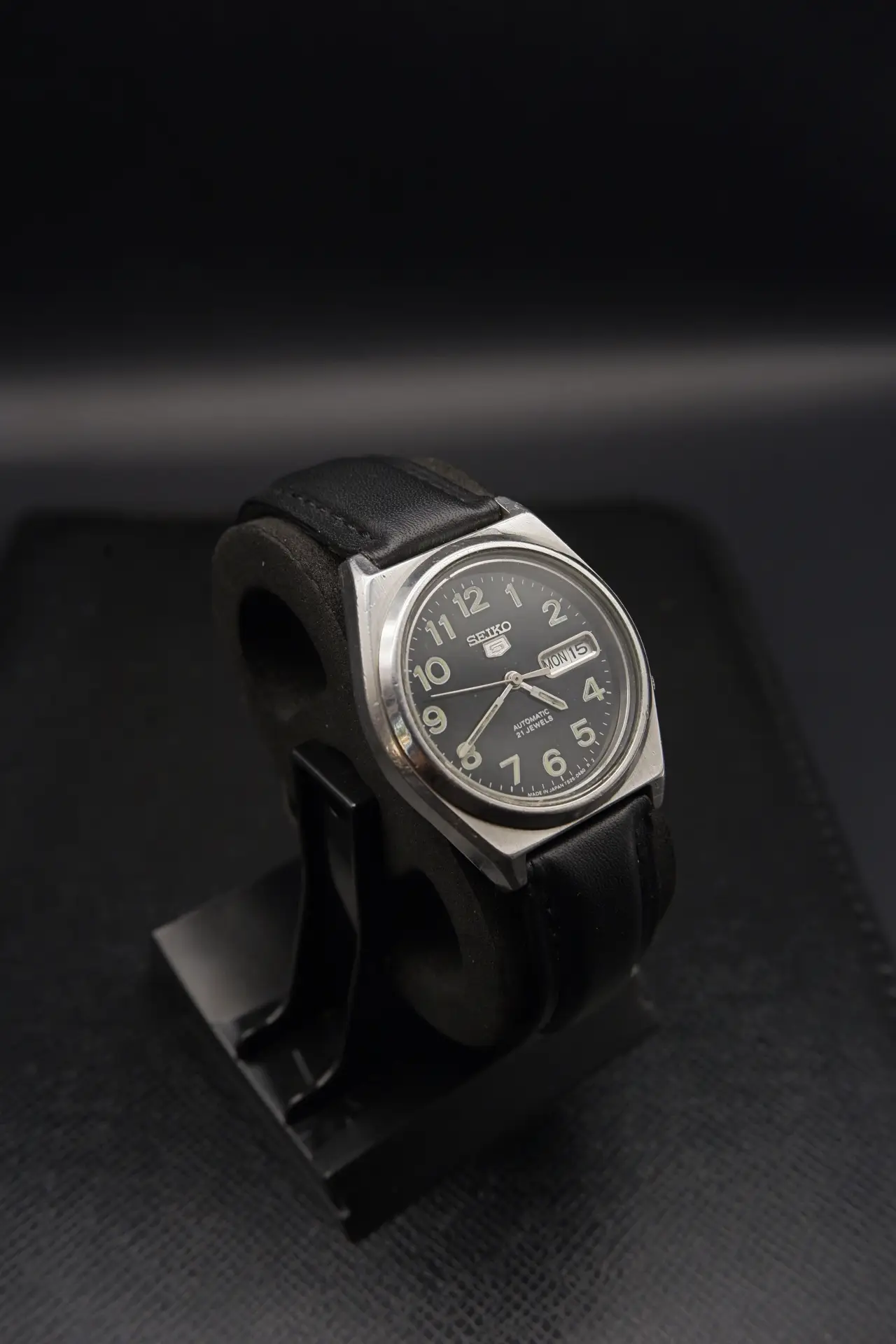 Seiko 5 Automatic 21 Jewels - Black Field (7009-838A, c. 1970s)