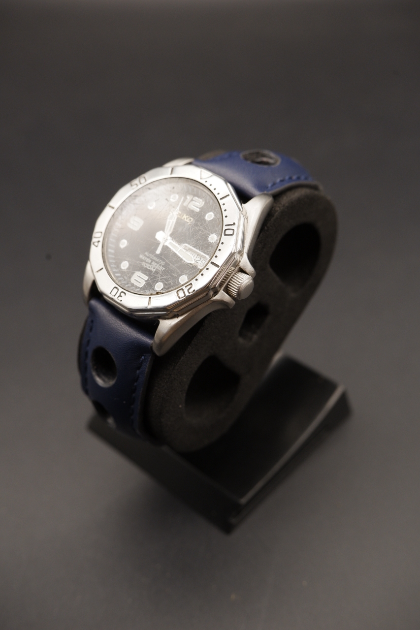 Seiko SKX411 - Black Dial, Blue Bezel (7S26-0170)