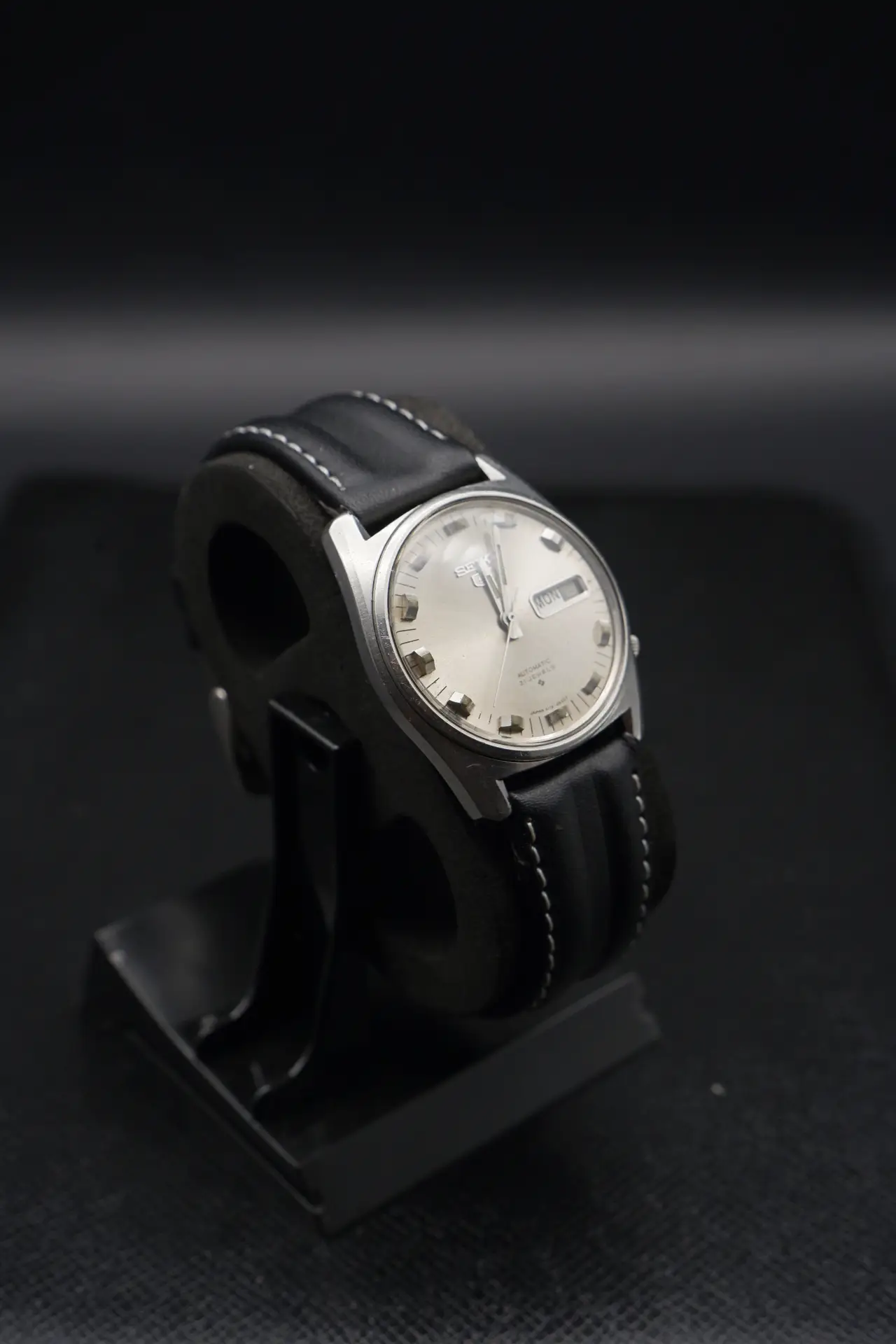Seiko 5 Automatic 21 Jewels - Prismatic Indices (6119-8095, 1970)