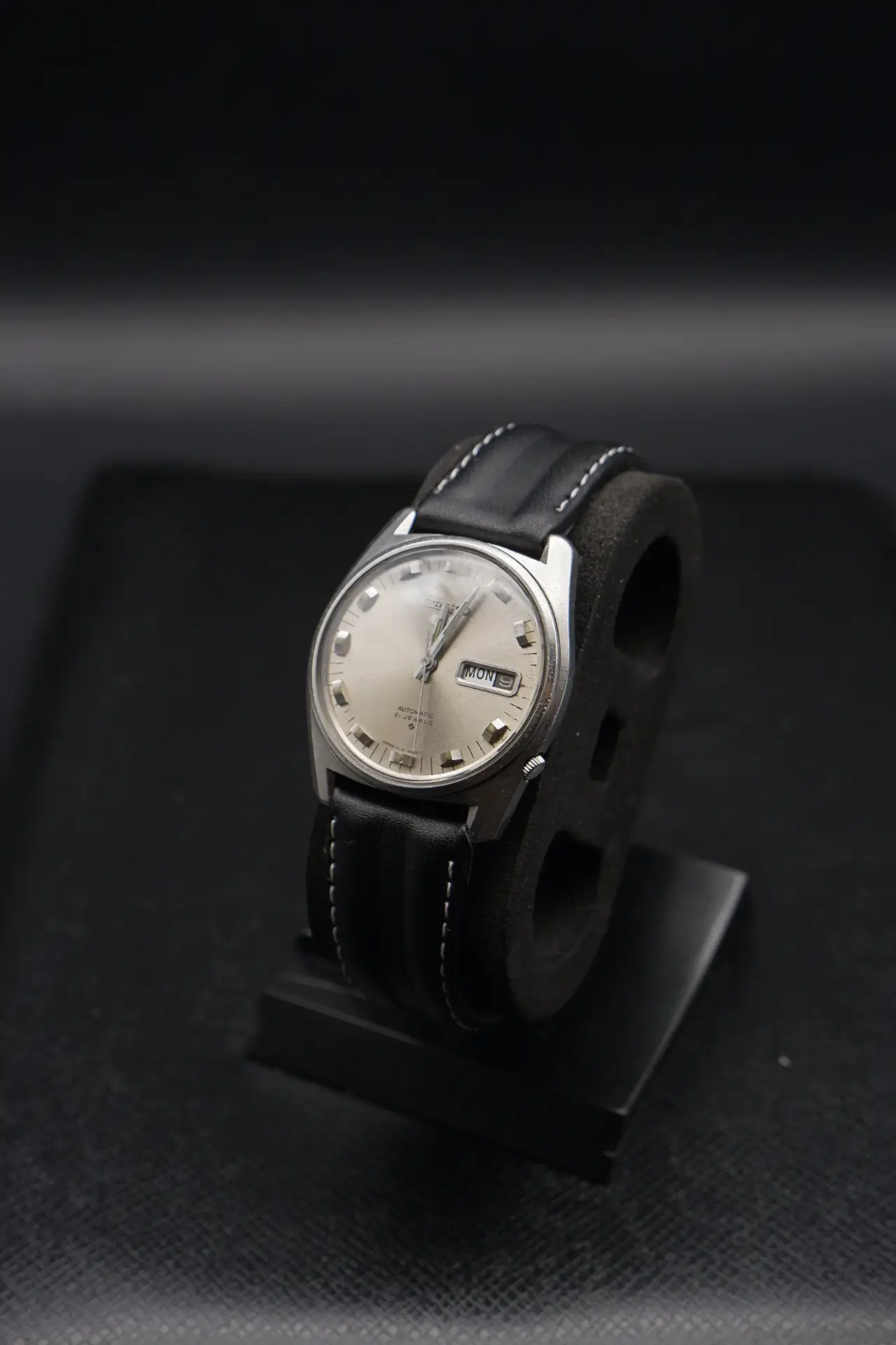 Seiko 5 Automatic 21 Jewels - Prismatic Indices (6119-8095, 1970)