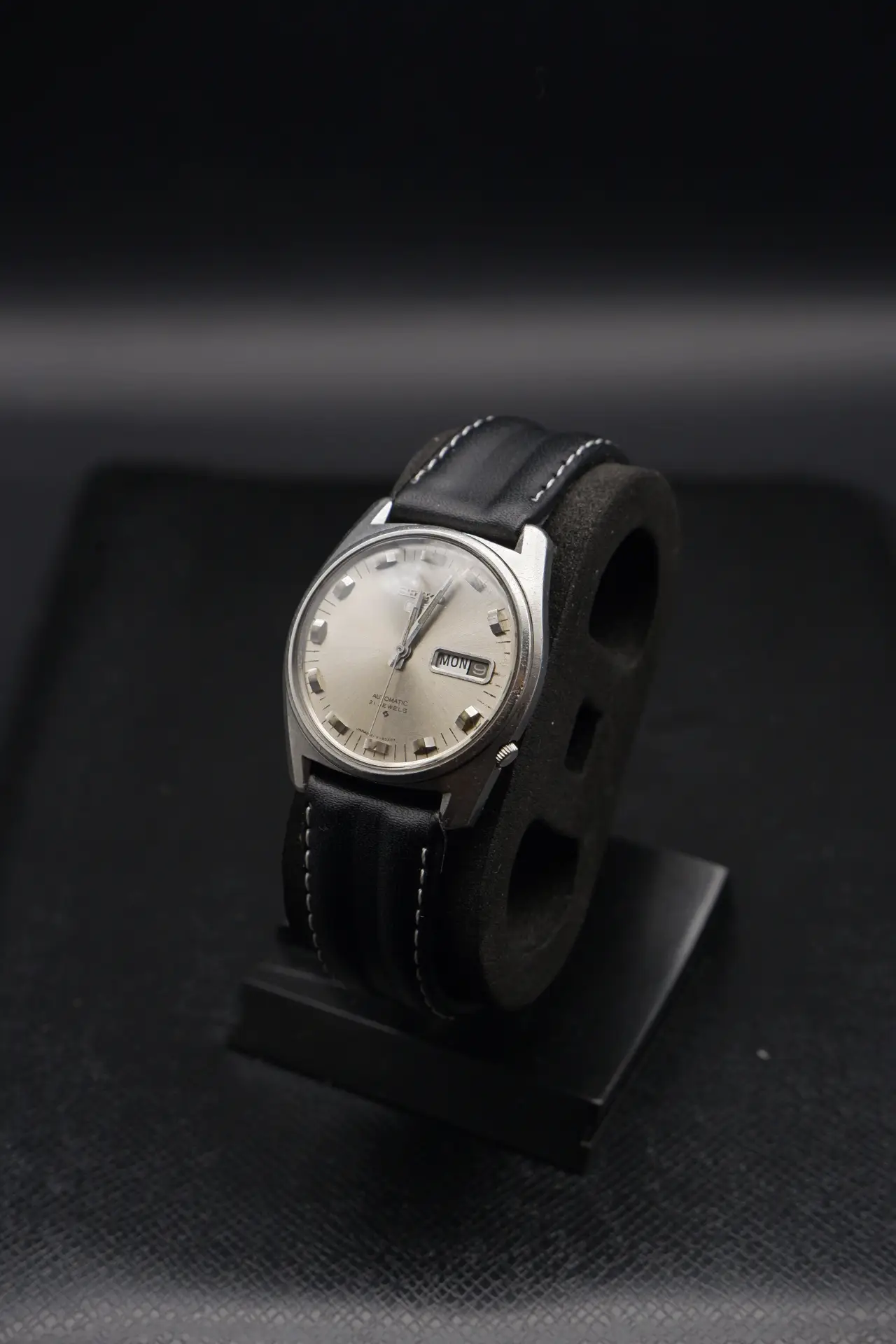 Seiko 5 Automatic 21 Jewels - Prismatic Indices (6119-8095, 1970)