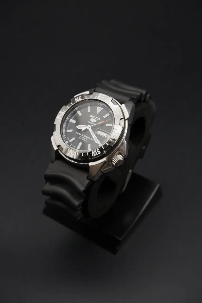 Seiko 5 Sports Diver Compass (SNZE81J2)