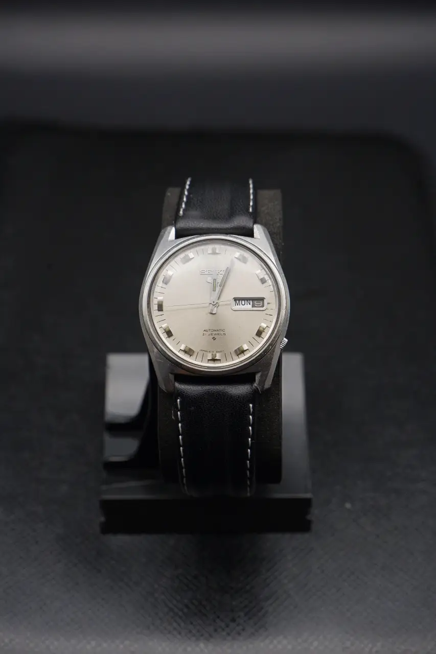 Seiko 5 Automatic 21 Jewels - Prismatic Indices (6119-8095, 1970)