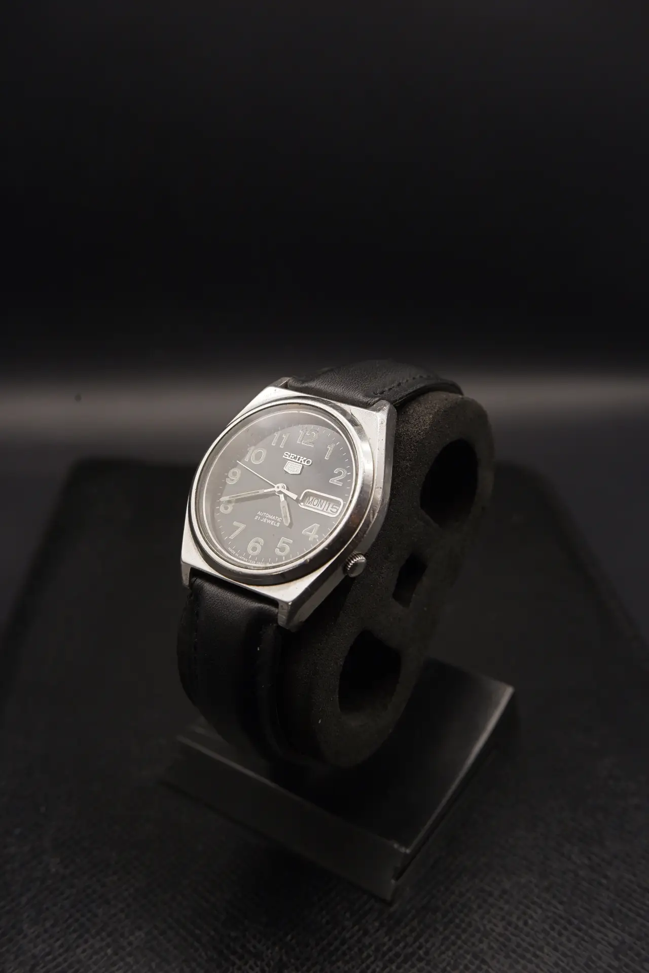 Seiko 5 Automatic 21 Jewels - Black Field (7009-838A, c. 1970s)