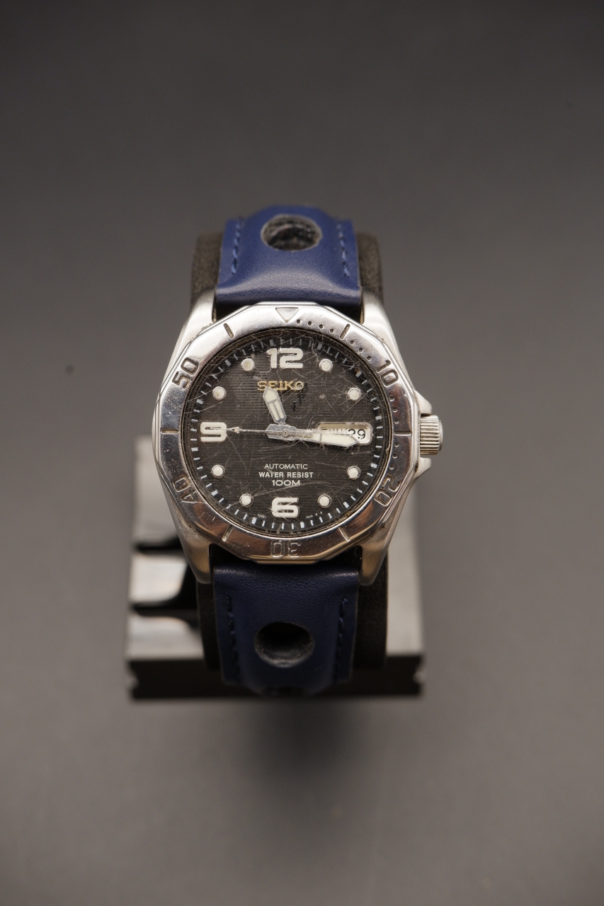 Seiko SKX411 - Black Dial, Blue Bezel (7S26-0170)