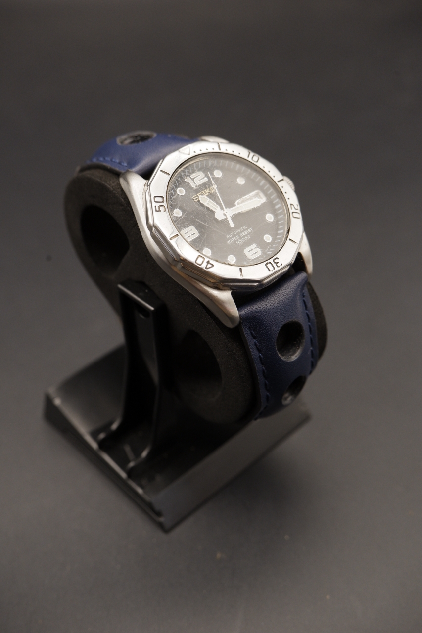 Seiko SKX411 - Black Dial, Blue Bezel (7S26-0170)