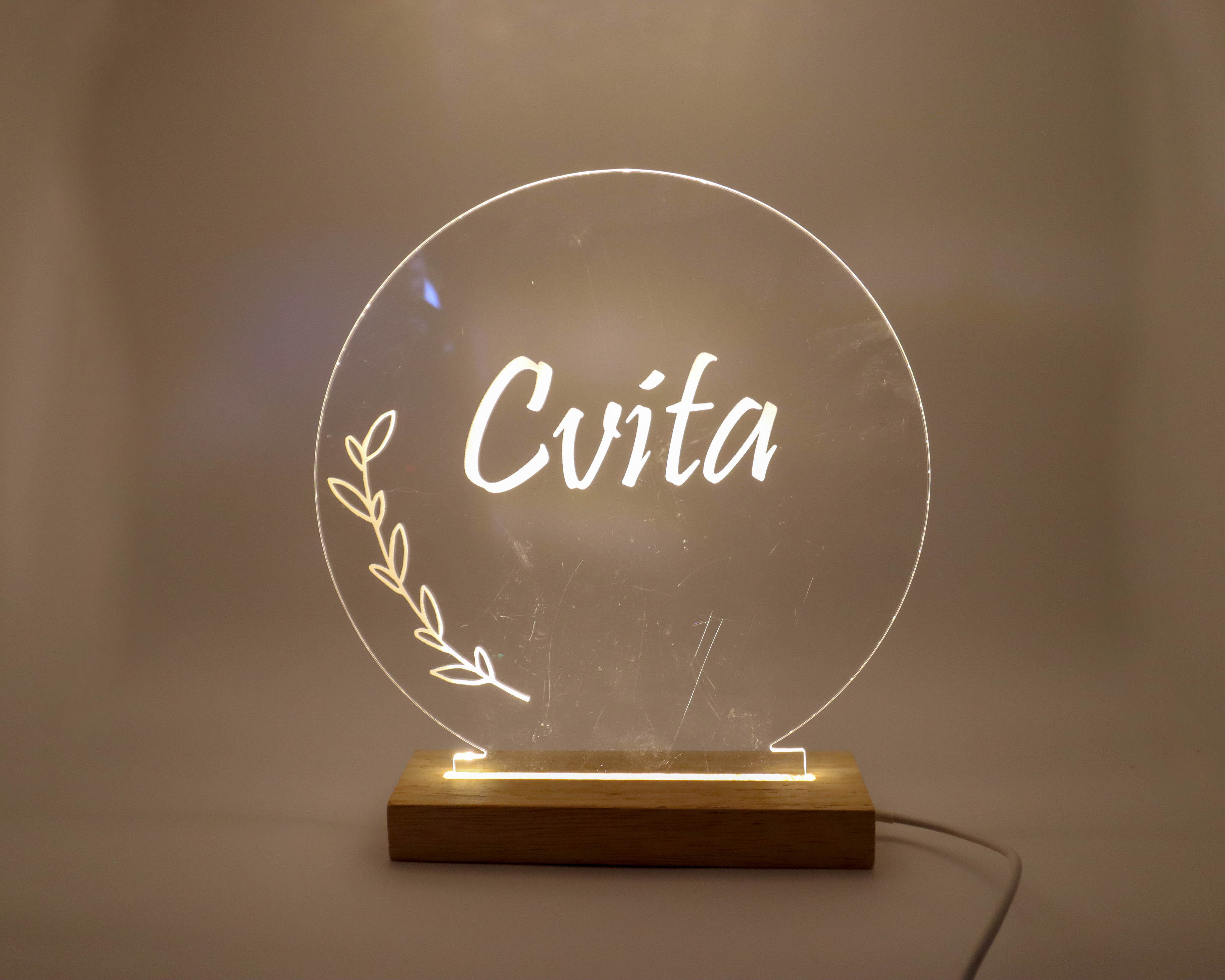 Personalizirana LED lampa s imenom