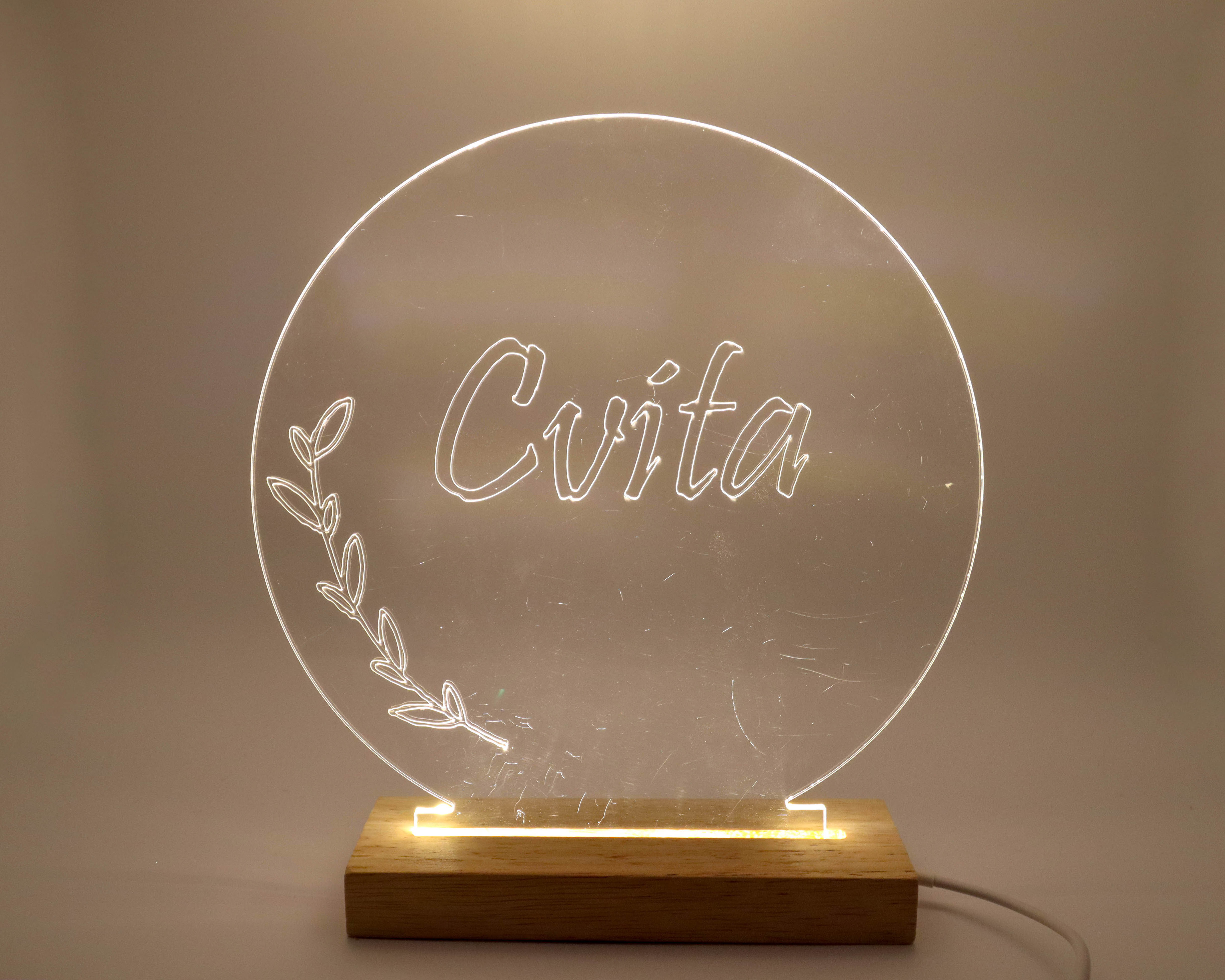 Personalizirana LED lampa s imenom