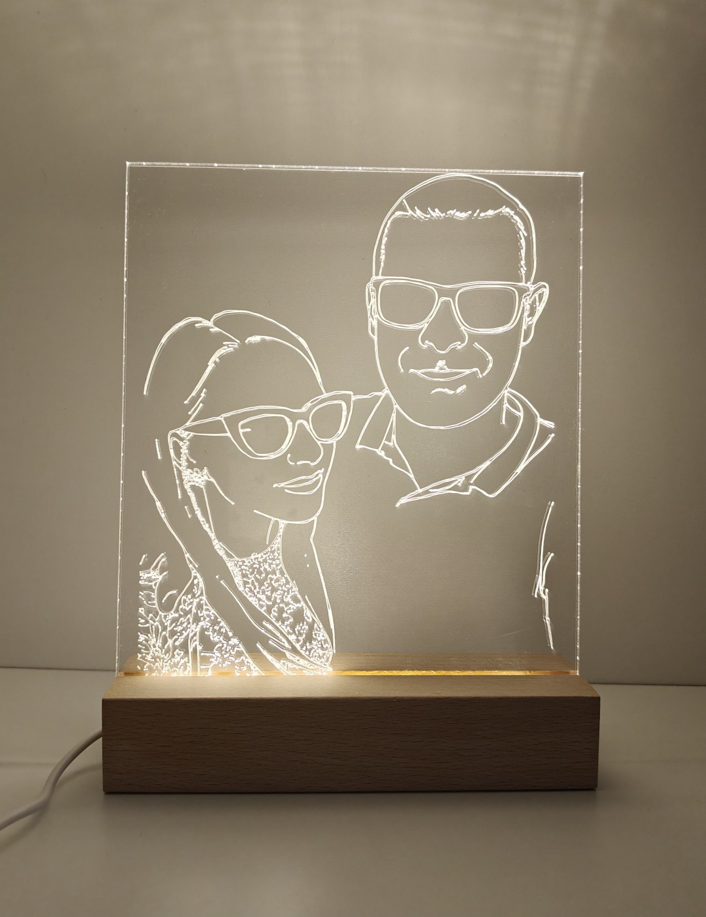 Akrilna lampa s ilustracijom