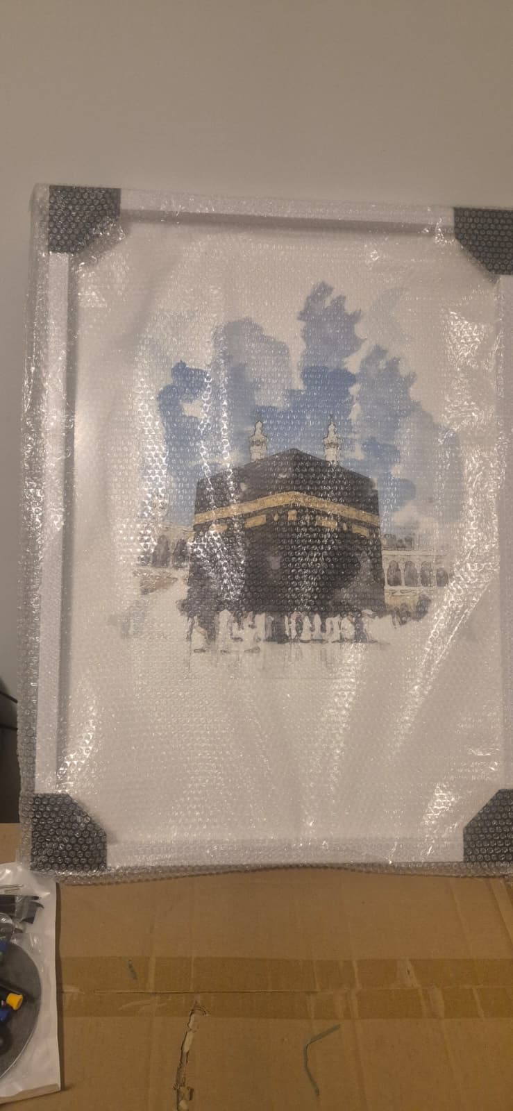 لوحة جدارية إسلامية بإطار أنيق   ۱٥,۰۰۰ دينار عراقي