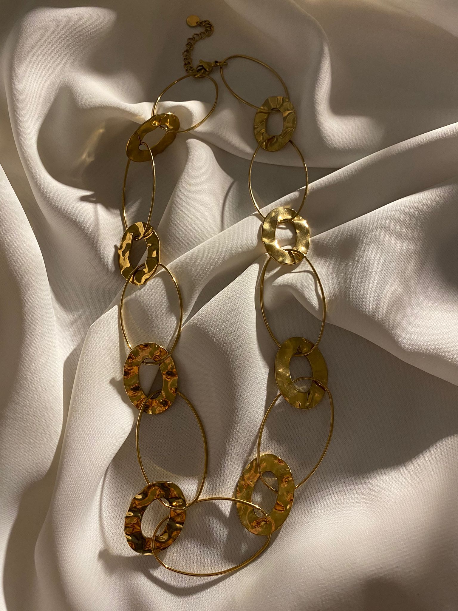 Colar de elos dourados