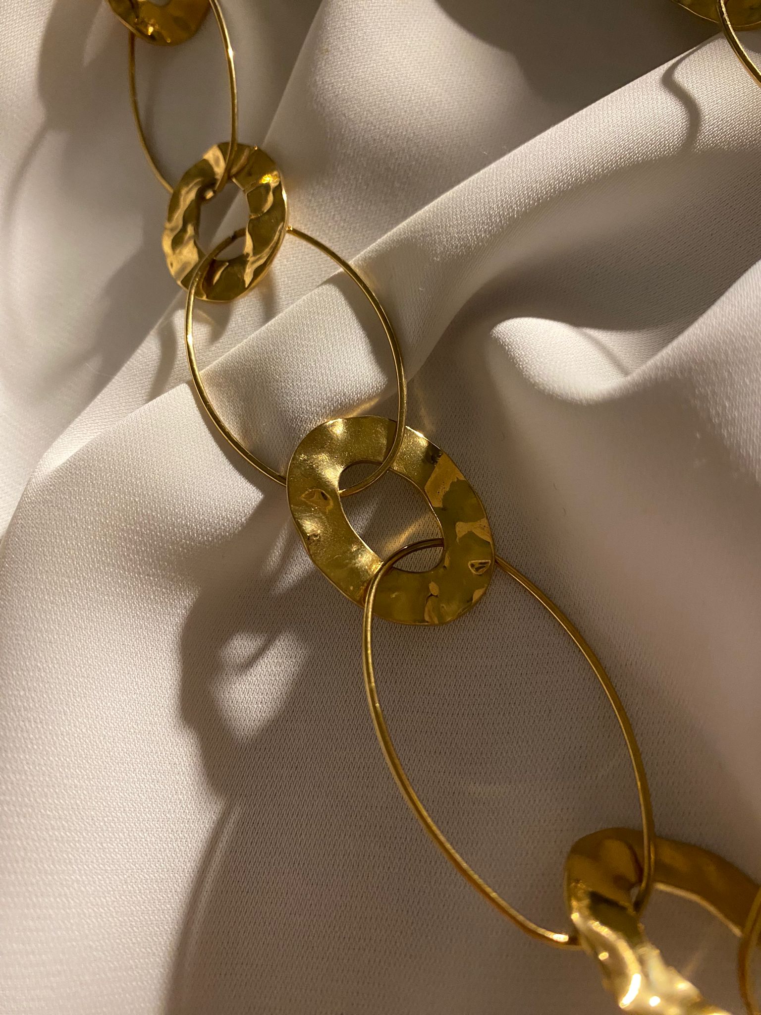 Colar de elos dourados