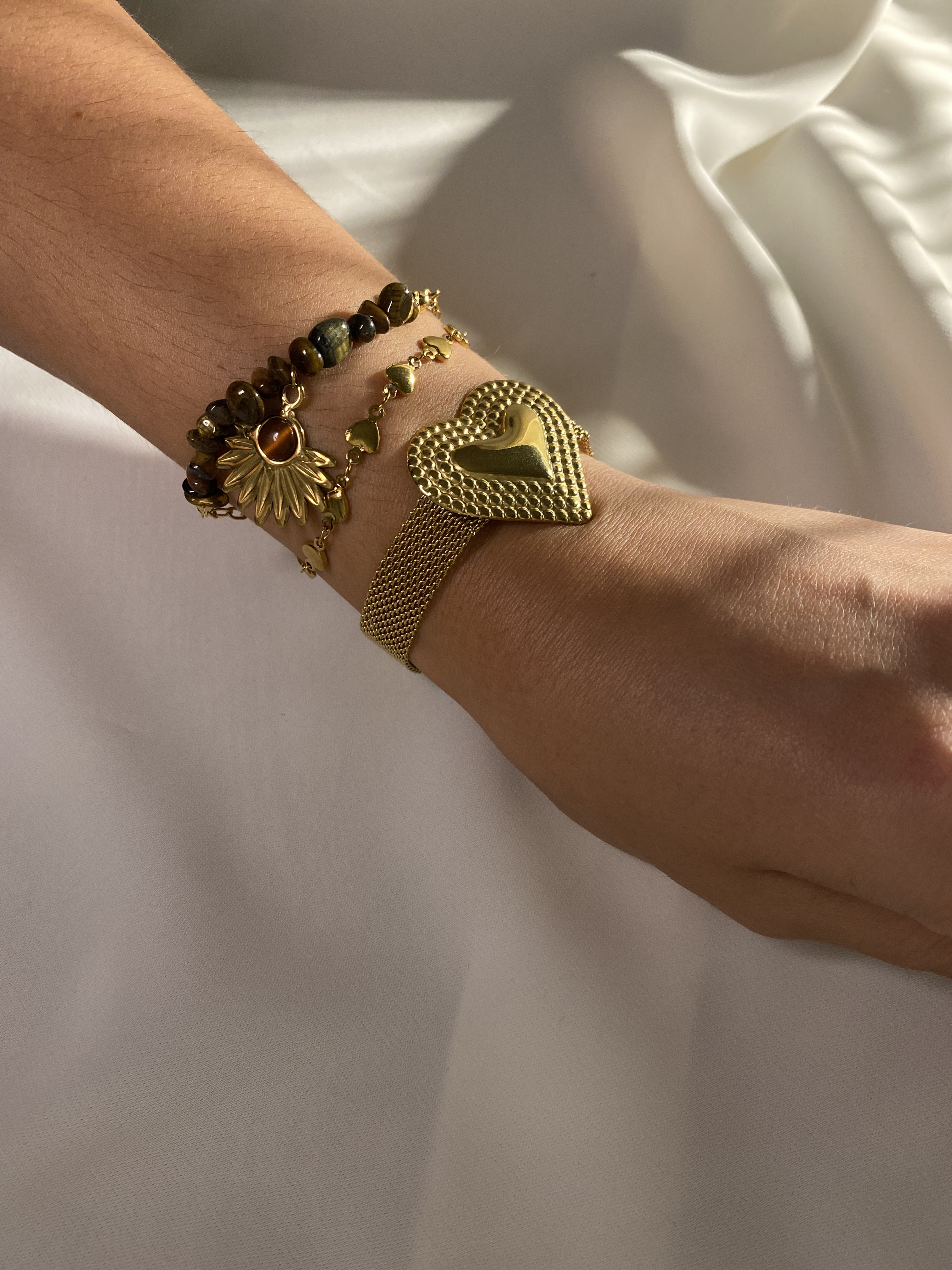 Pulseira Dourada com Pingente de Concha