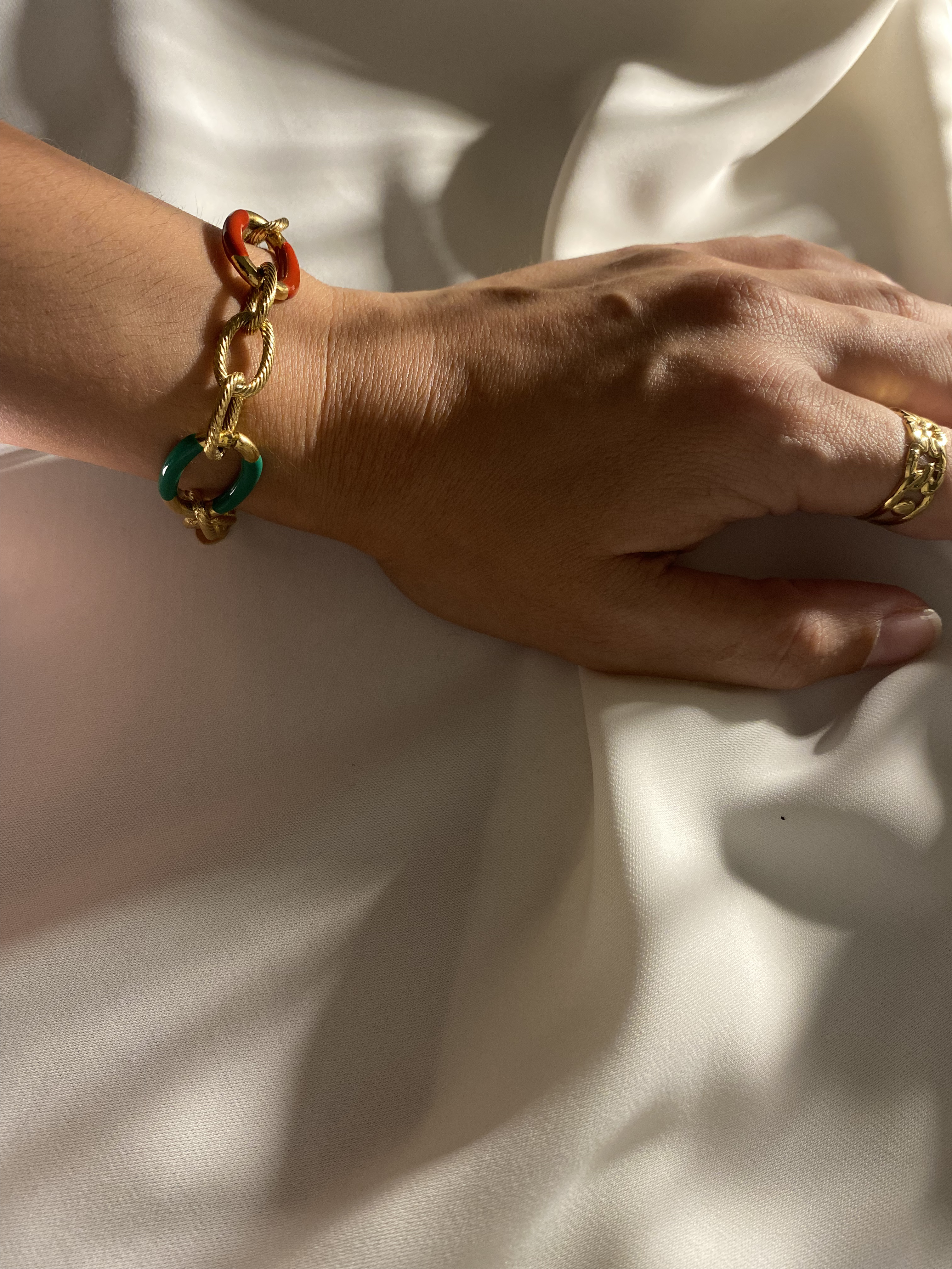 Pulseira de elos coloridos