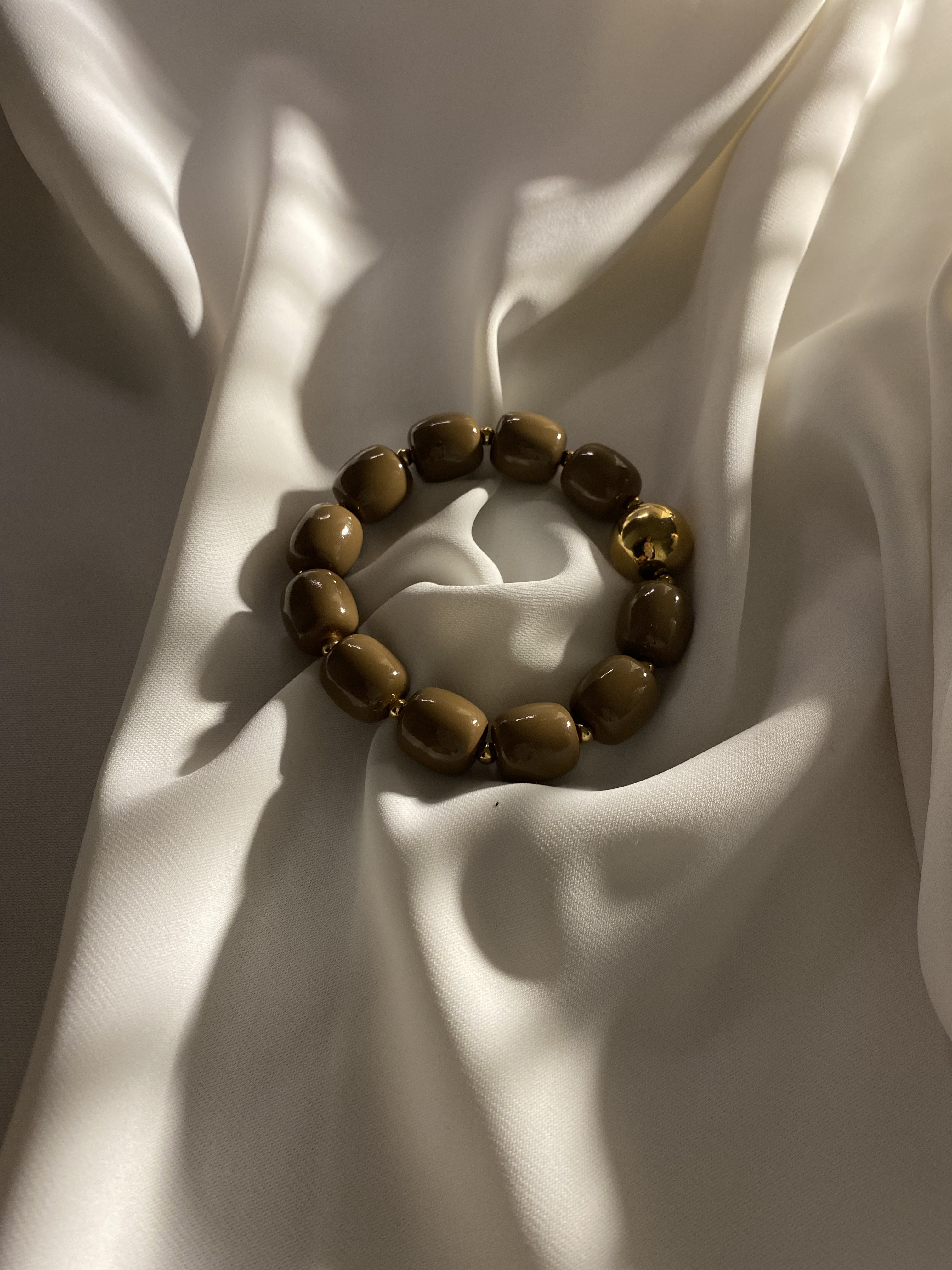 Pulseiras de pedras coloridas