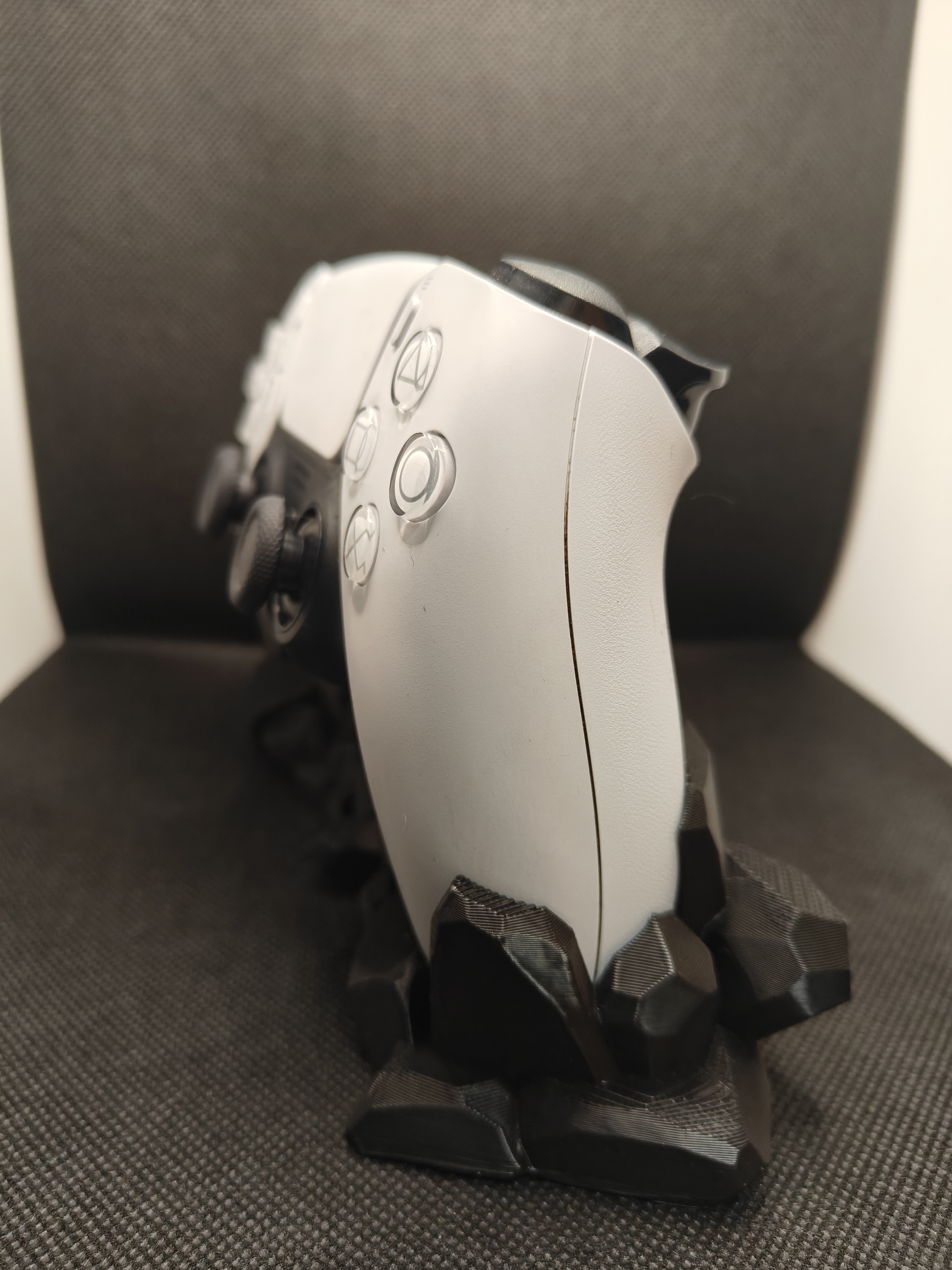 PS5 Rock-inspired controller stand