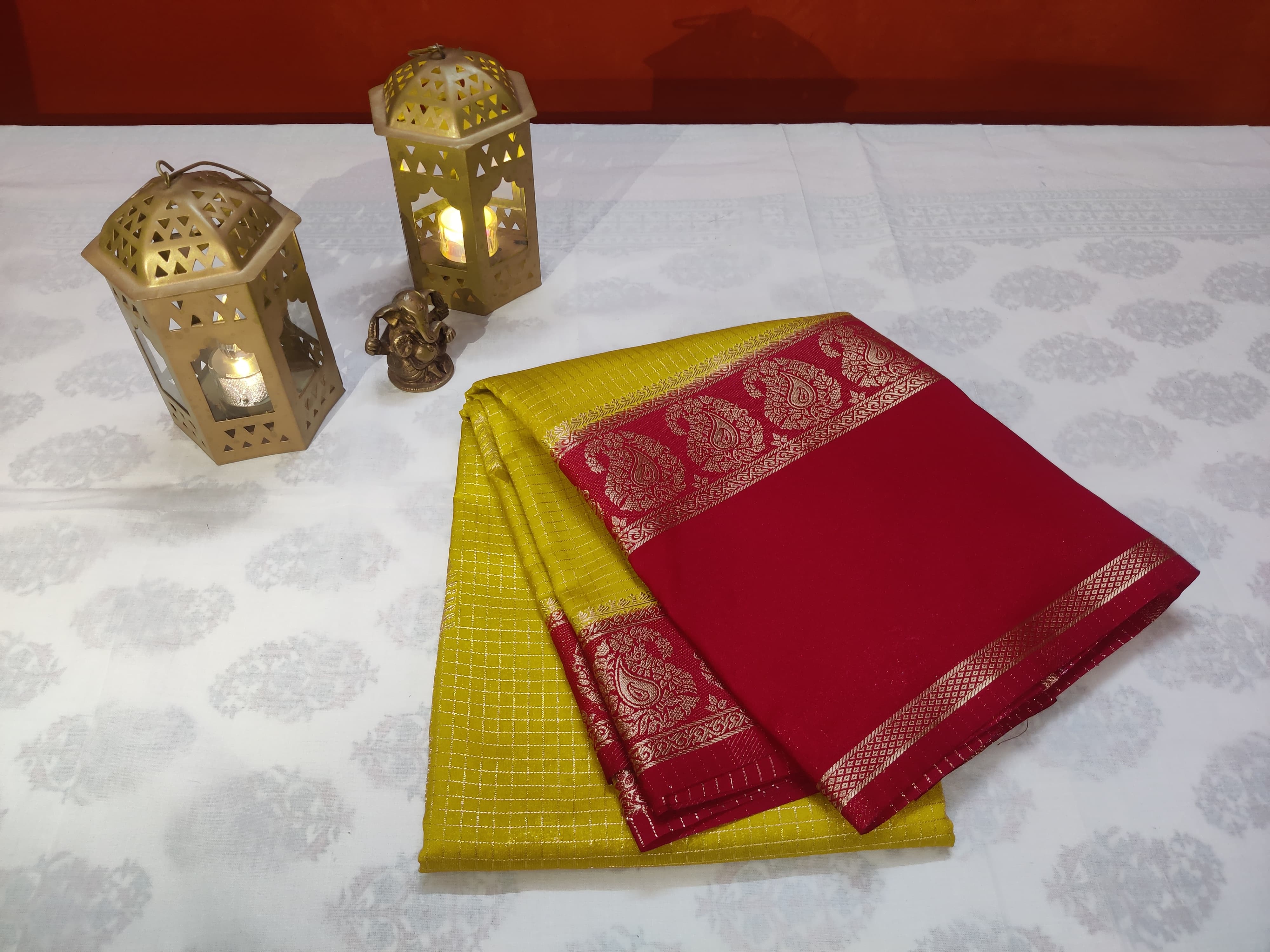 Red Gold Border Spade Checks Premium Saree