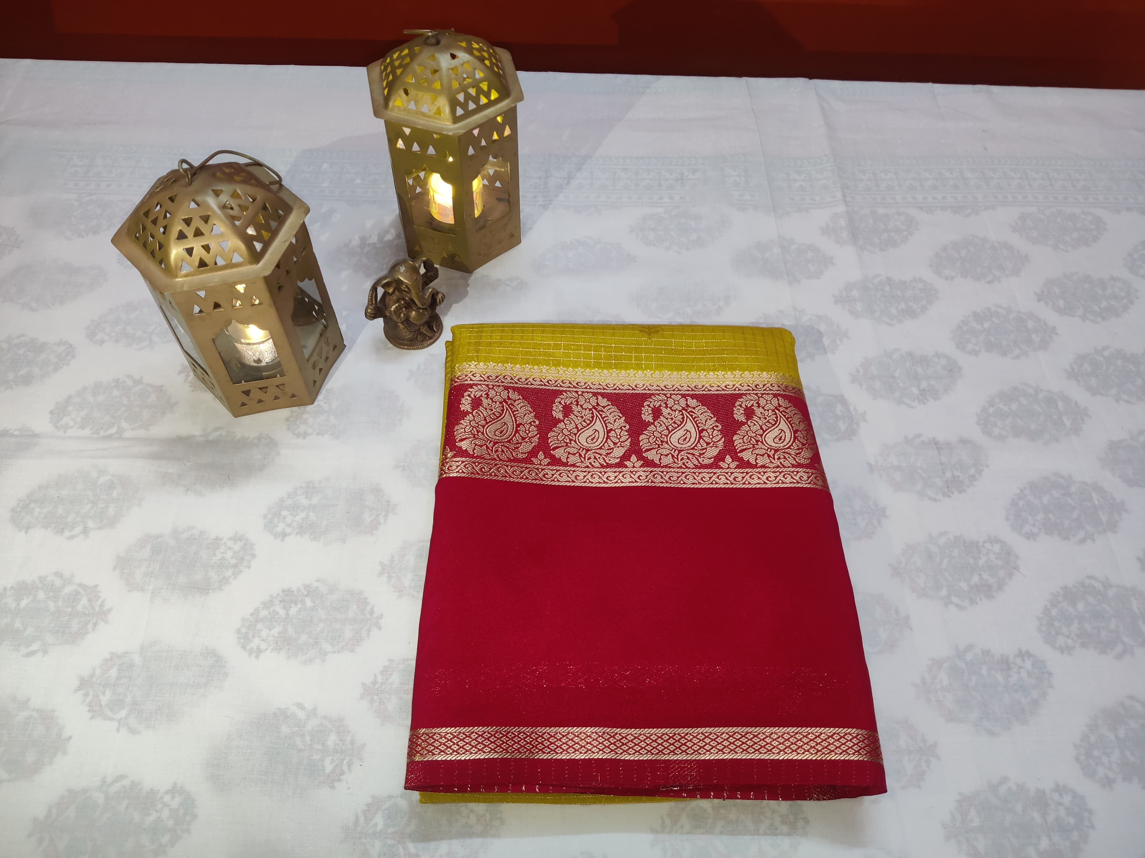 Red Gold Border Spade Checks Premium Saree