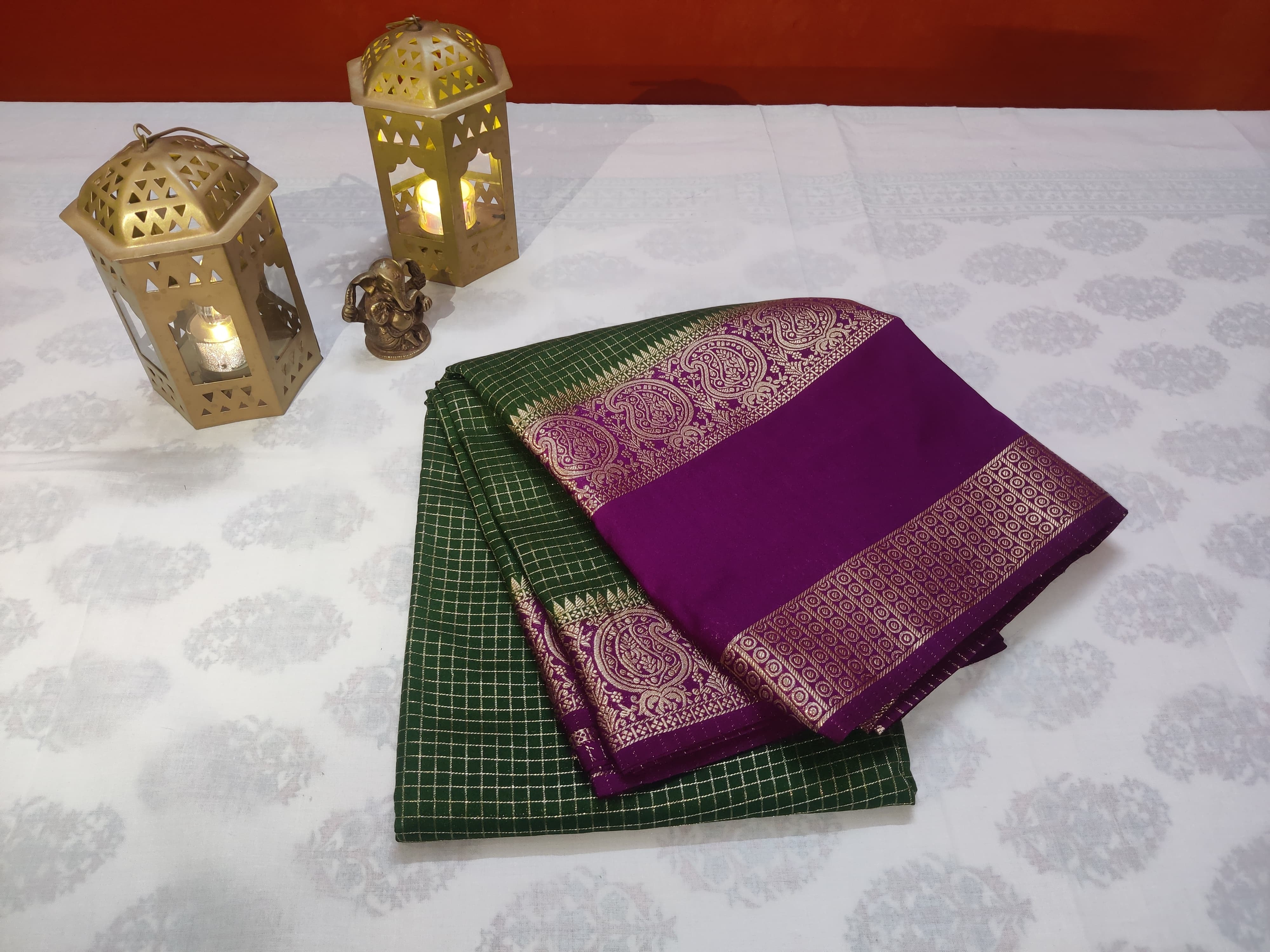 Purple Border Spade Checks Premium Saree