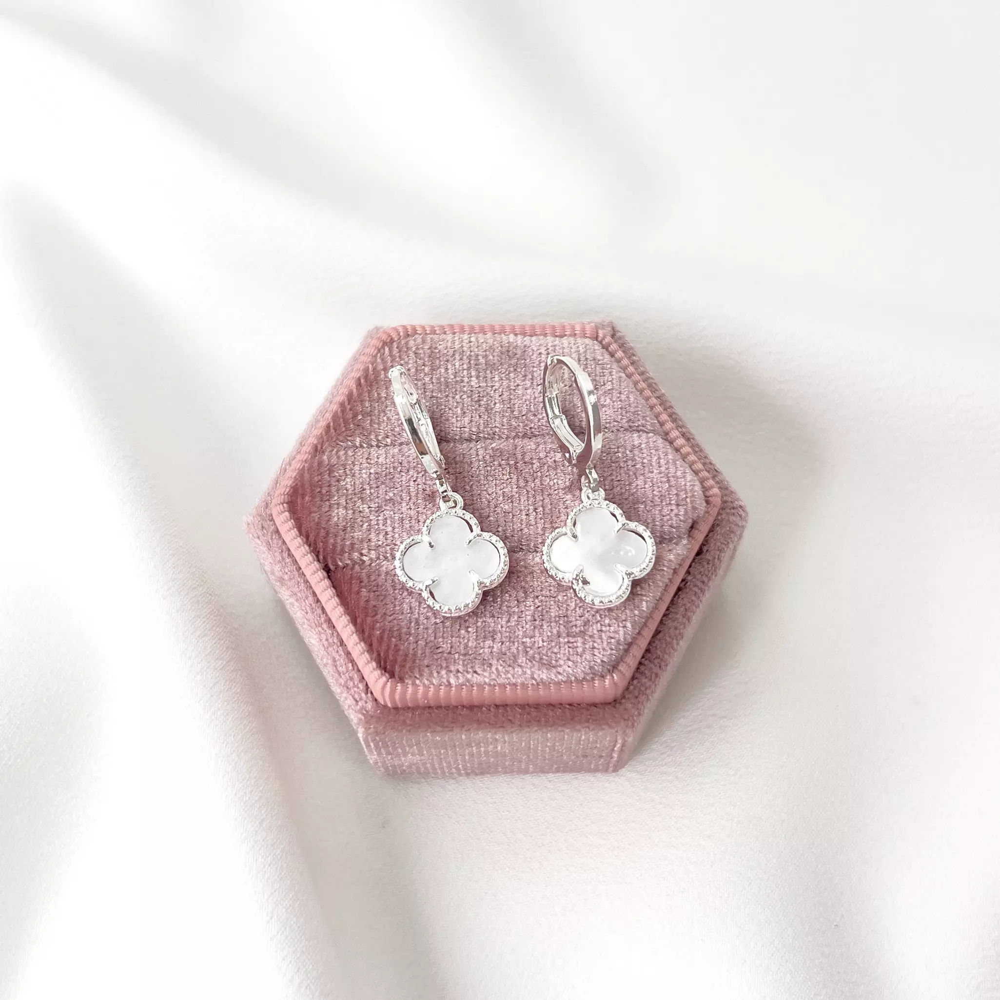 Argolinhas Trevo Madrepérola