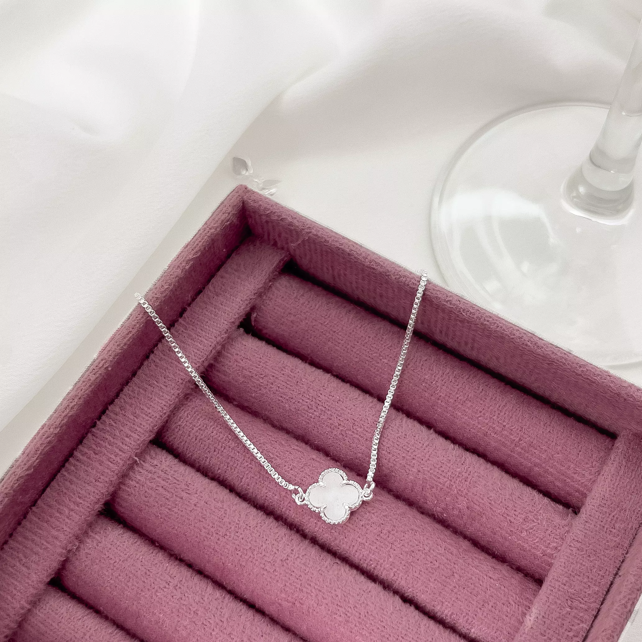 Pulseira Trevo Madrepérola